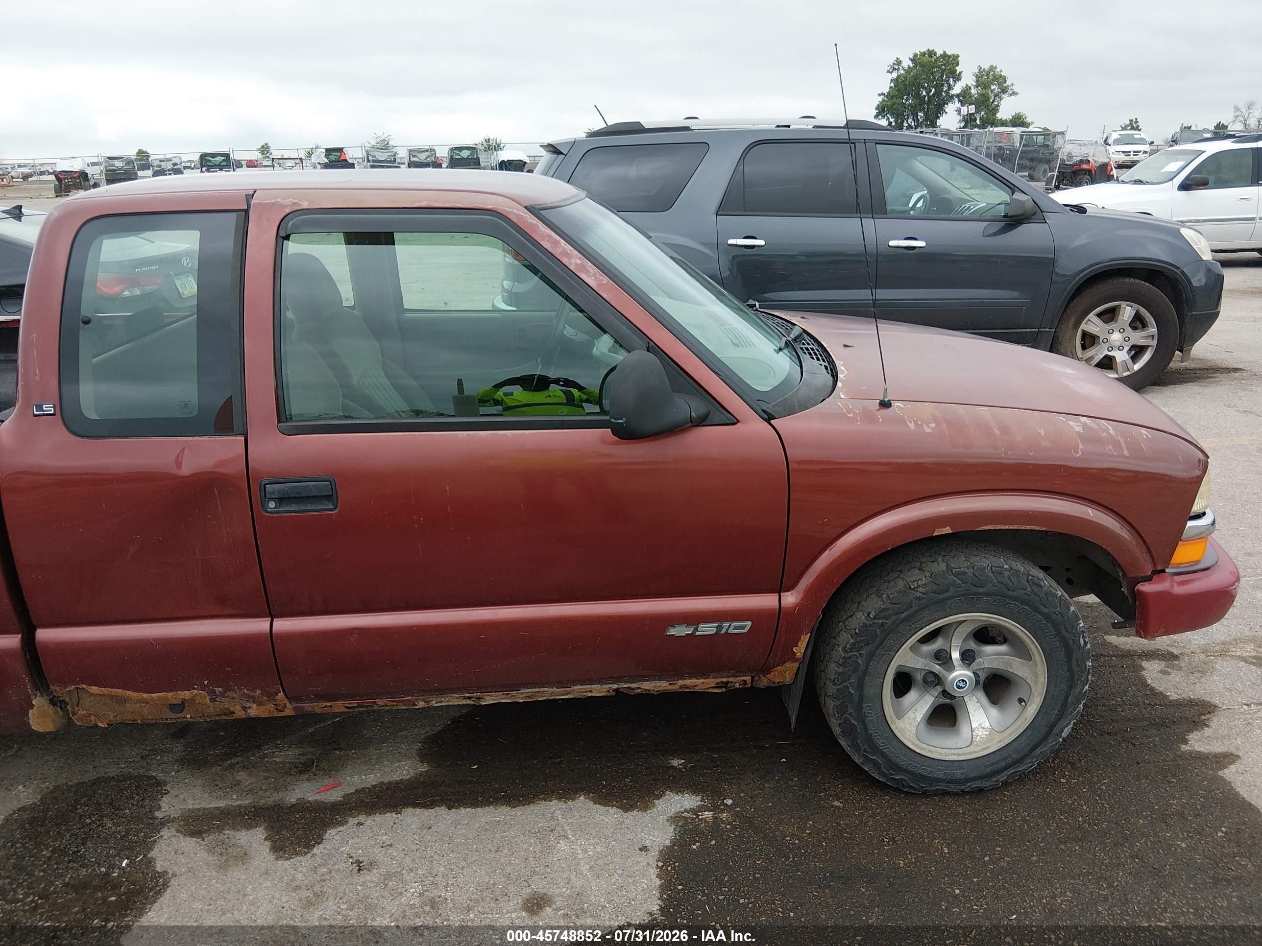 1998 Chevrolet S-10 Ls Red vin: 1GCCS1947WK166287