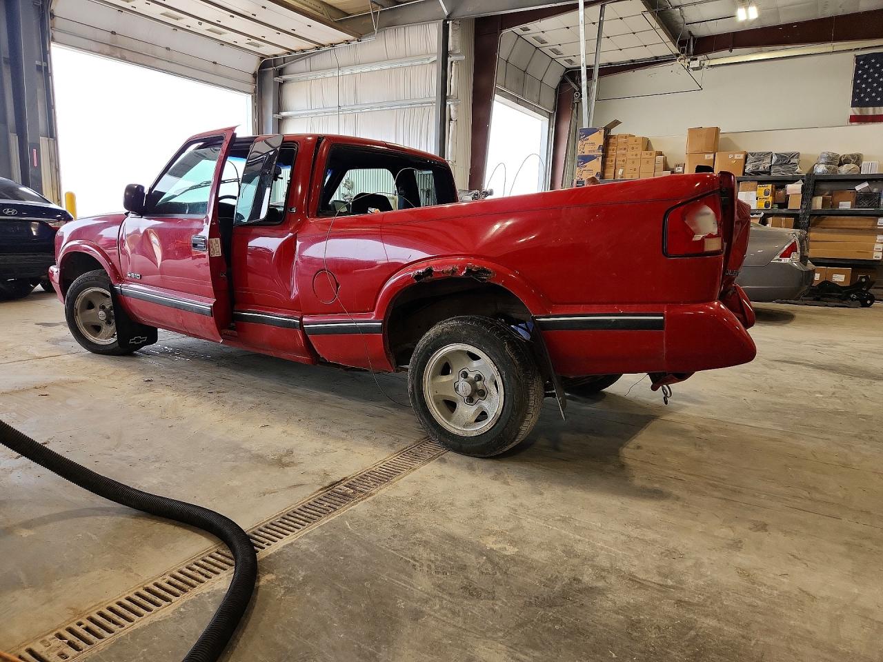 1997 Chevrolet S Truck S10 Red vin: 1GCCS1948V8124092