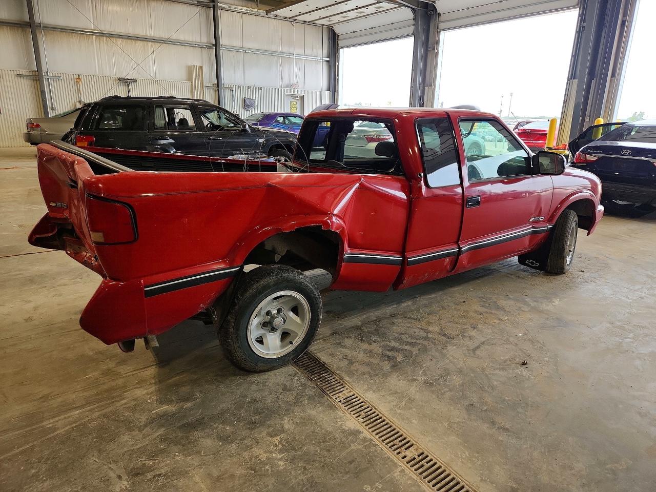 1997 Chevrolet S Truck S10 Red vin: 1GCCS1948V8124092