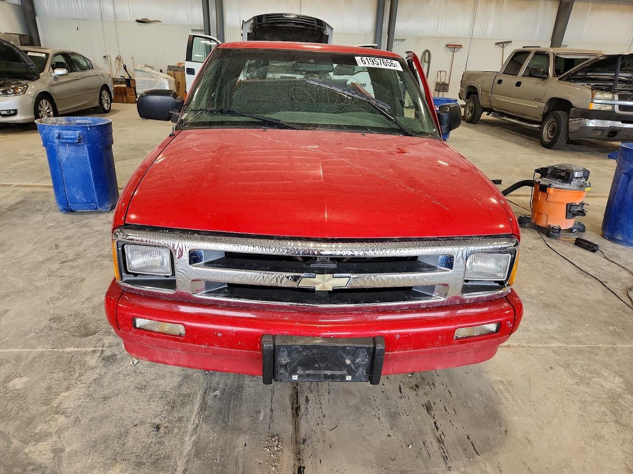 1997 Chevrolet S Truck S10 Red vin: 1GCCS1948V8124092