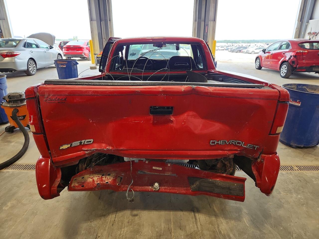 1997 Chevrolet S Truck S10 Red vin: 1GCCS1948V8124092