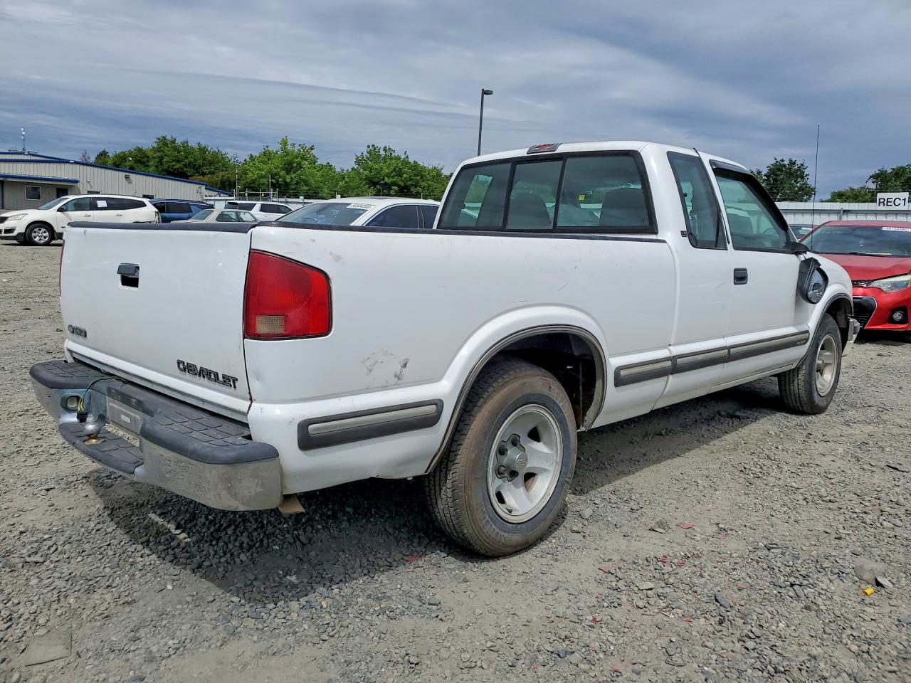 1998 Chevrolet S Truck S10 White vin: 1GCCS1949WK237781