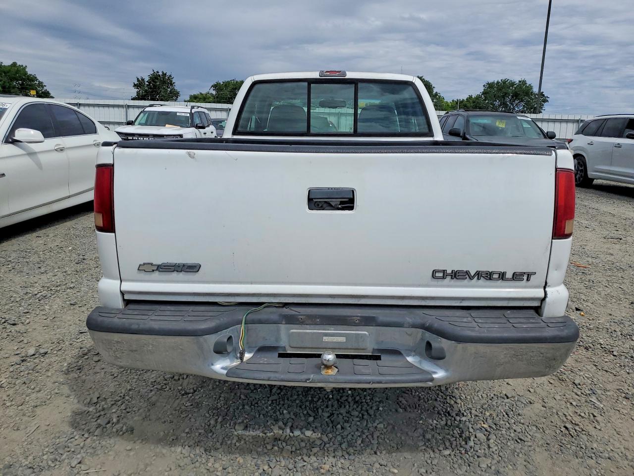 1998 Chevrolet S Truck S10 White vin: 1GCCS1949WK237781