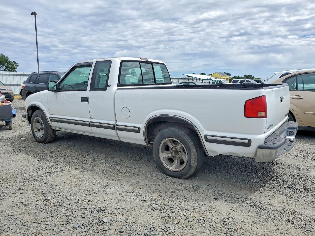1998 Chevrolet S Truck S10 White vin: 1GCCS1949WK237781