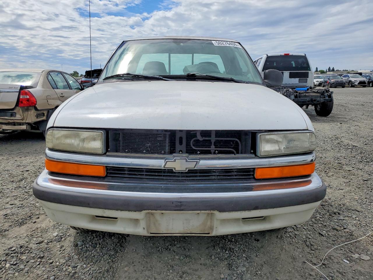 1998 Chevrolet S Truck S10 White vin: 1GCCS1949WK237781