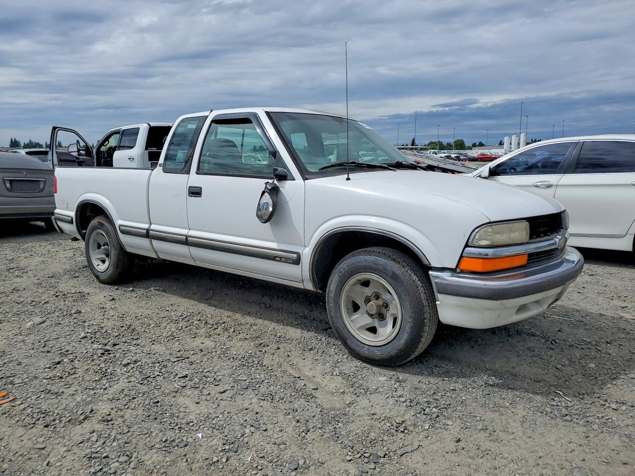 1998 Chevrolet S Truck S10 White vin: 1GCCS1949WK237781