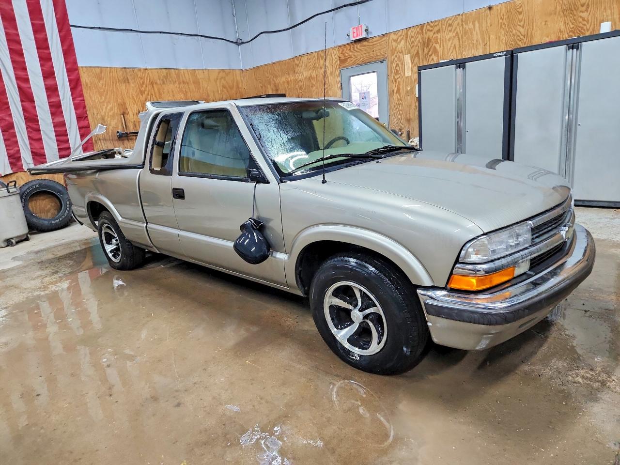 1998 Chevrolet S Truck S10 Beige vin: 1GCCS1949WK255889