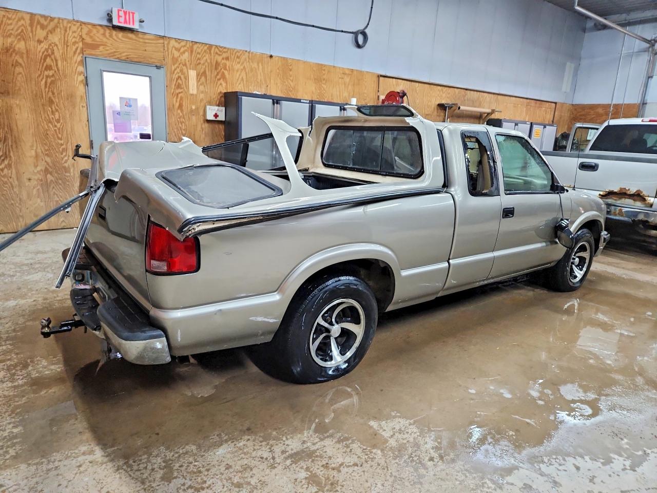 1998 Chevrolet S Truck S10 Beige vin: 1GCCS1949WK255889