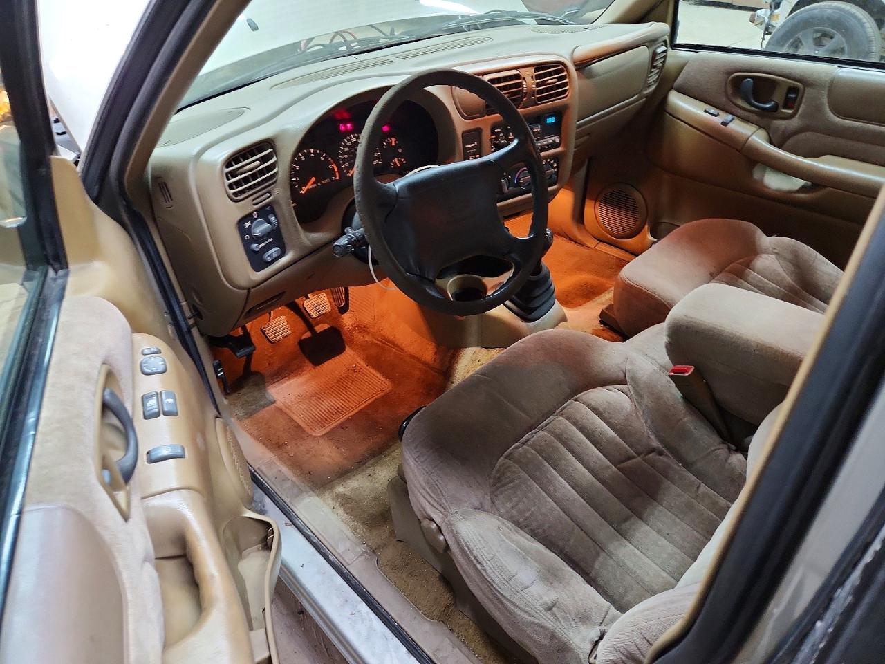 1998 Chevrolet S Truck S10 Beige vin: 1GCCS1949WK255889