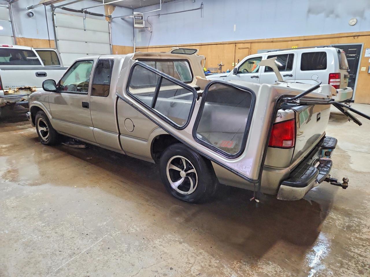 1998 Chevrolet S Truck S10 Beige vin: 1GCCS1949WK255889