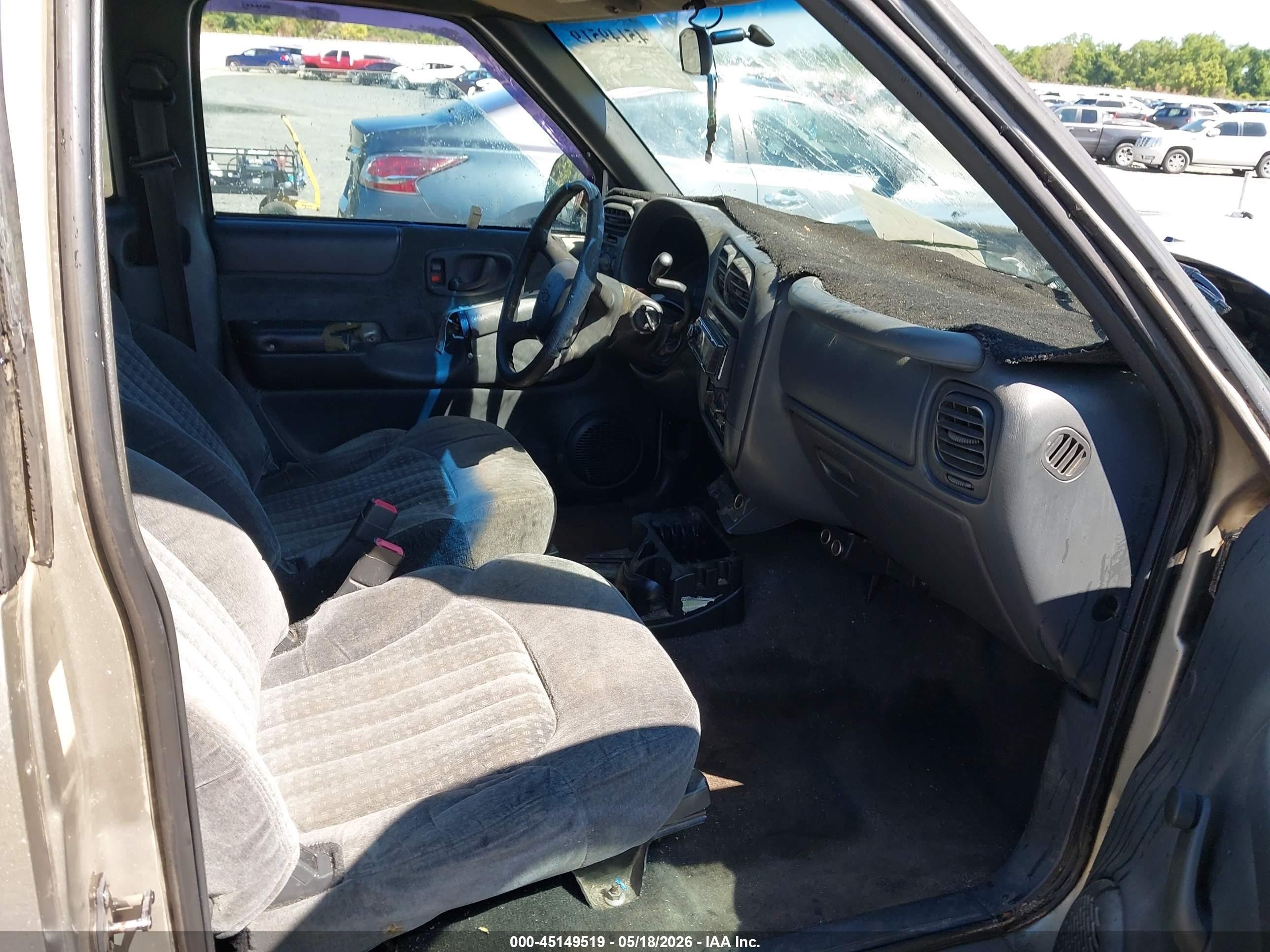 2000 Chevrolet S-10 Ls Gold vin: 1GCCS1949YK157092