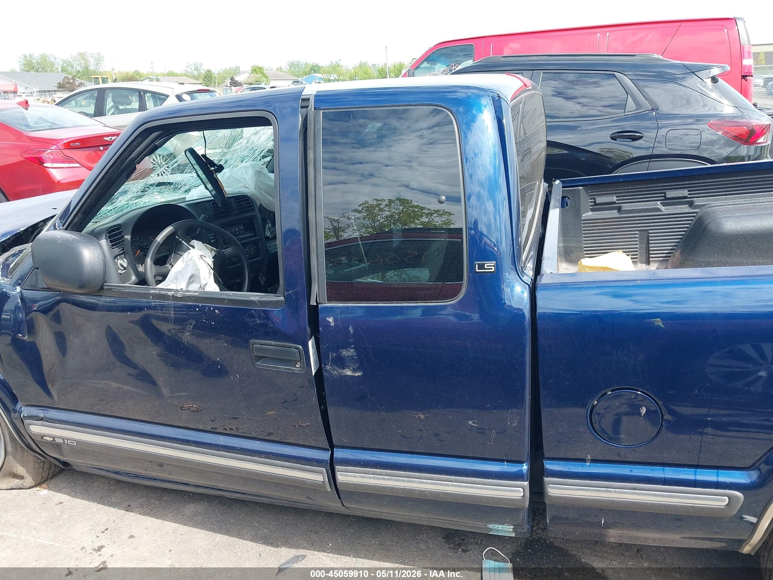 2000 Chevrolet S-10 Ls Blue vin: 1GCCS1950Y8239427