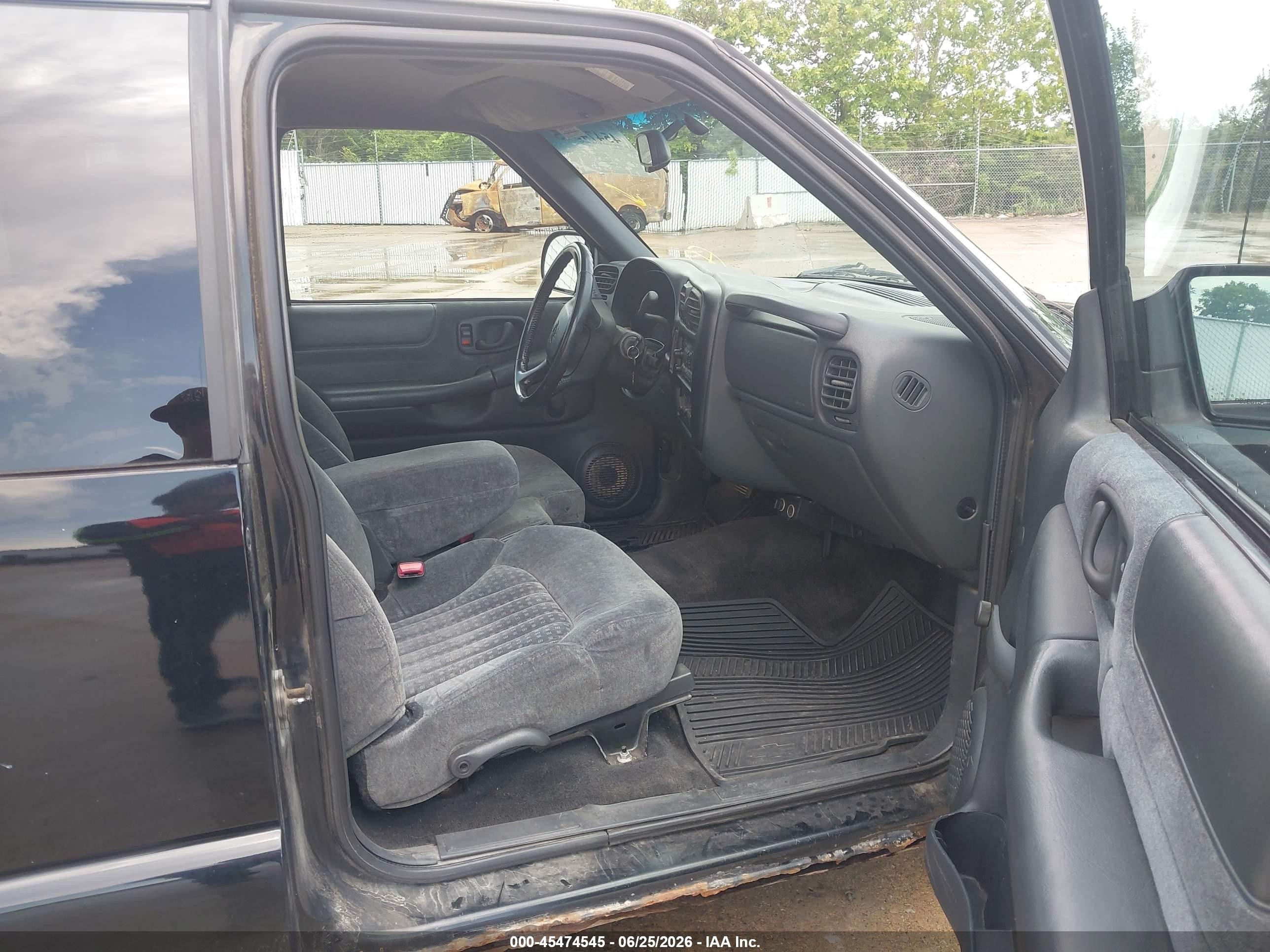 2001 Chevrolet S-10 Ls Черный vin: 1GCCS195118171578