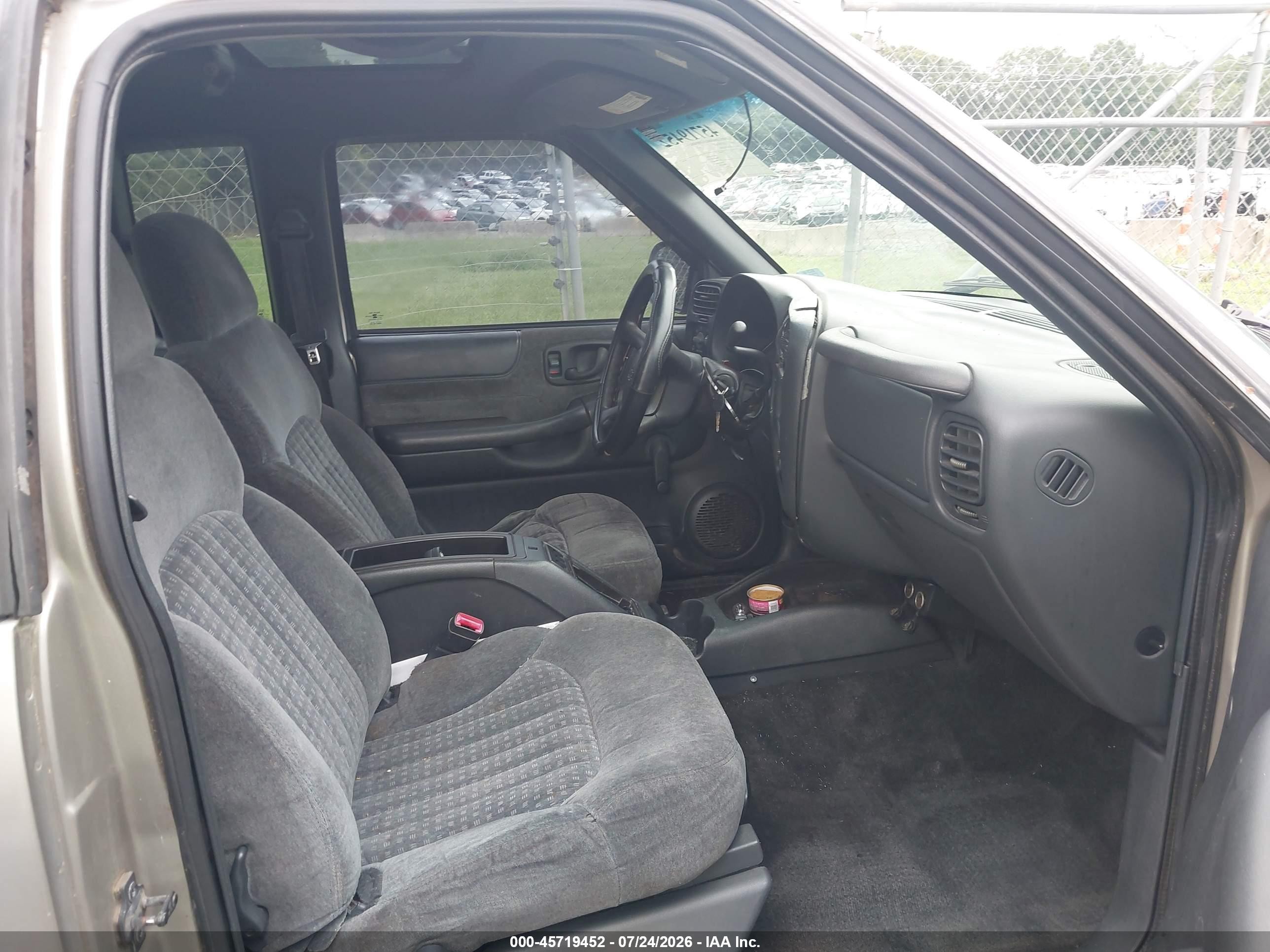 2000 Chevrolet S-10 Ls Gold vin: 1GCCS1951YK238838