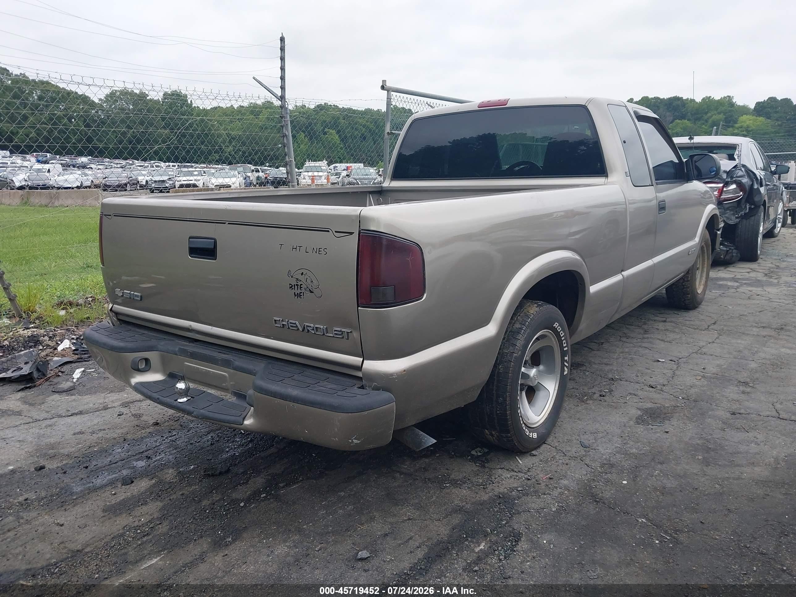 2000 Chevrolet S-10 Ls Gold vin: 1GCCS1951YK238838