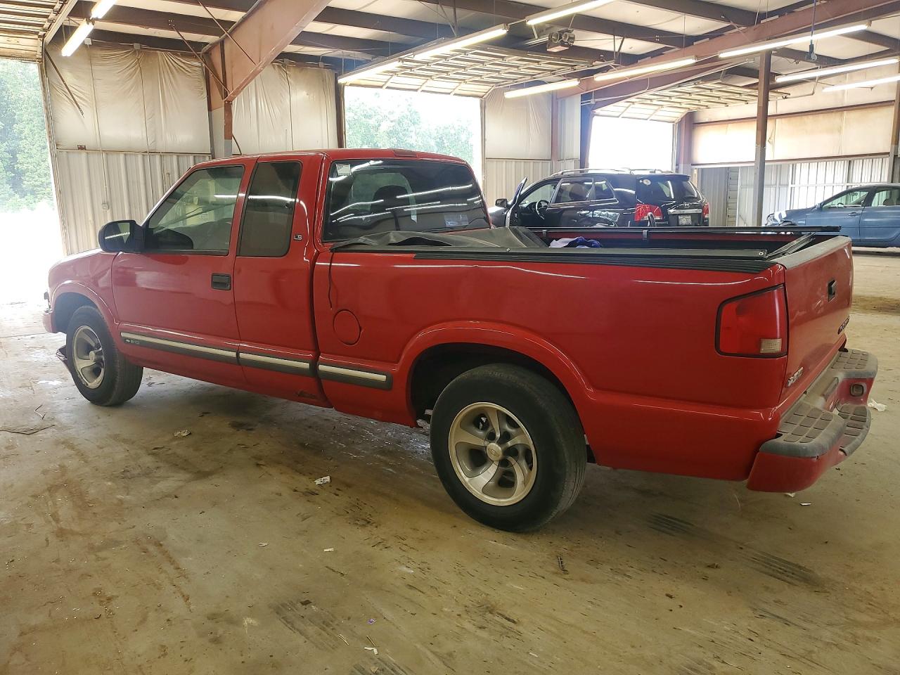 2001 Chevrolet S Truck S10 Red vin: 1GCCS195218251827