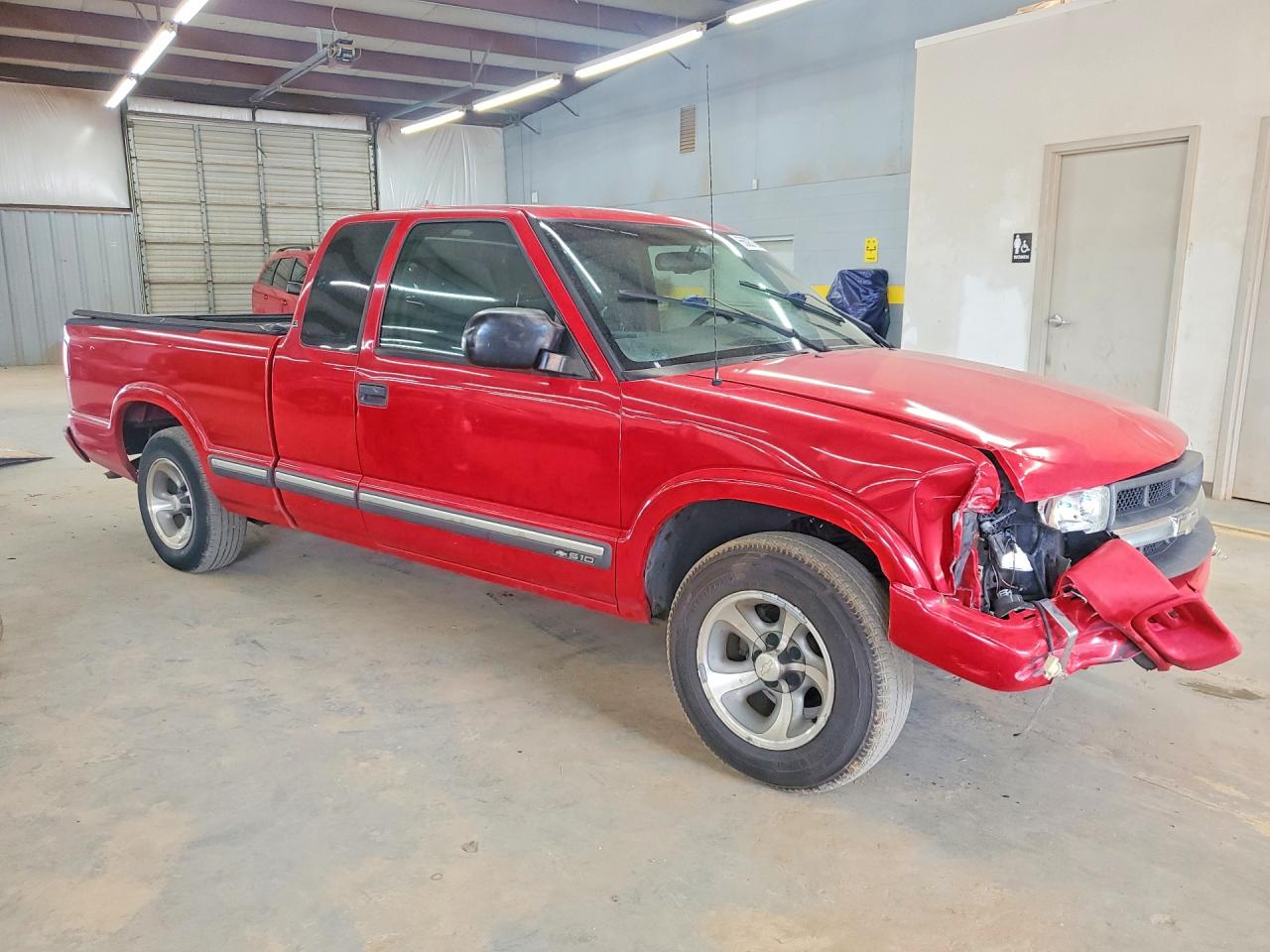 2001 Chevrolet S Truck S10 Red vin: 1GCCS195218251827