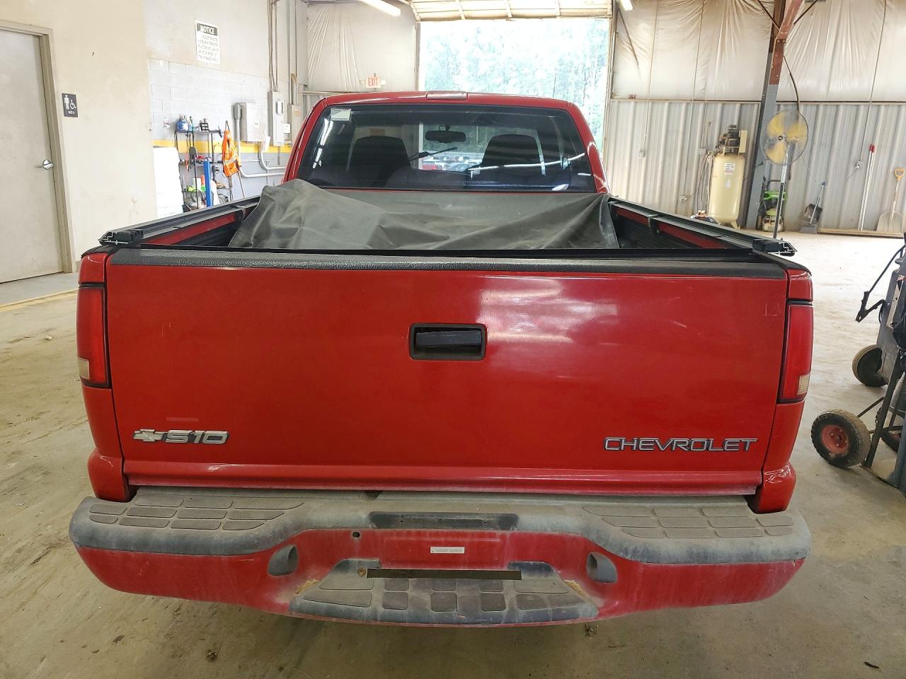 2001 Chevrolet S Truck S10 Red vin: 1GCCS195218251827