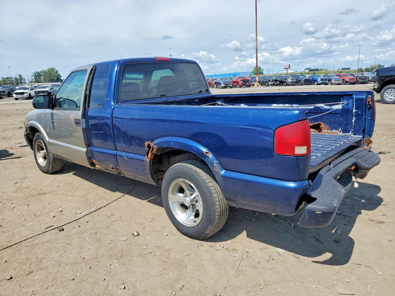 2002 Chevrolet S Truck S10 Blue vin: 1GCCS195428146952