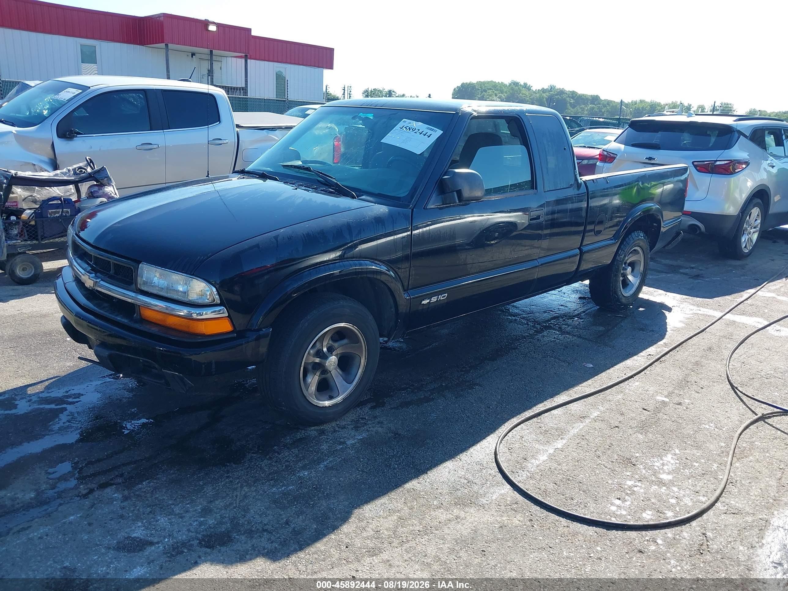 2002 Chevrolet S-10 Ls Black vin: 1GCCS195428172502