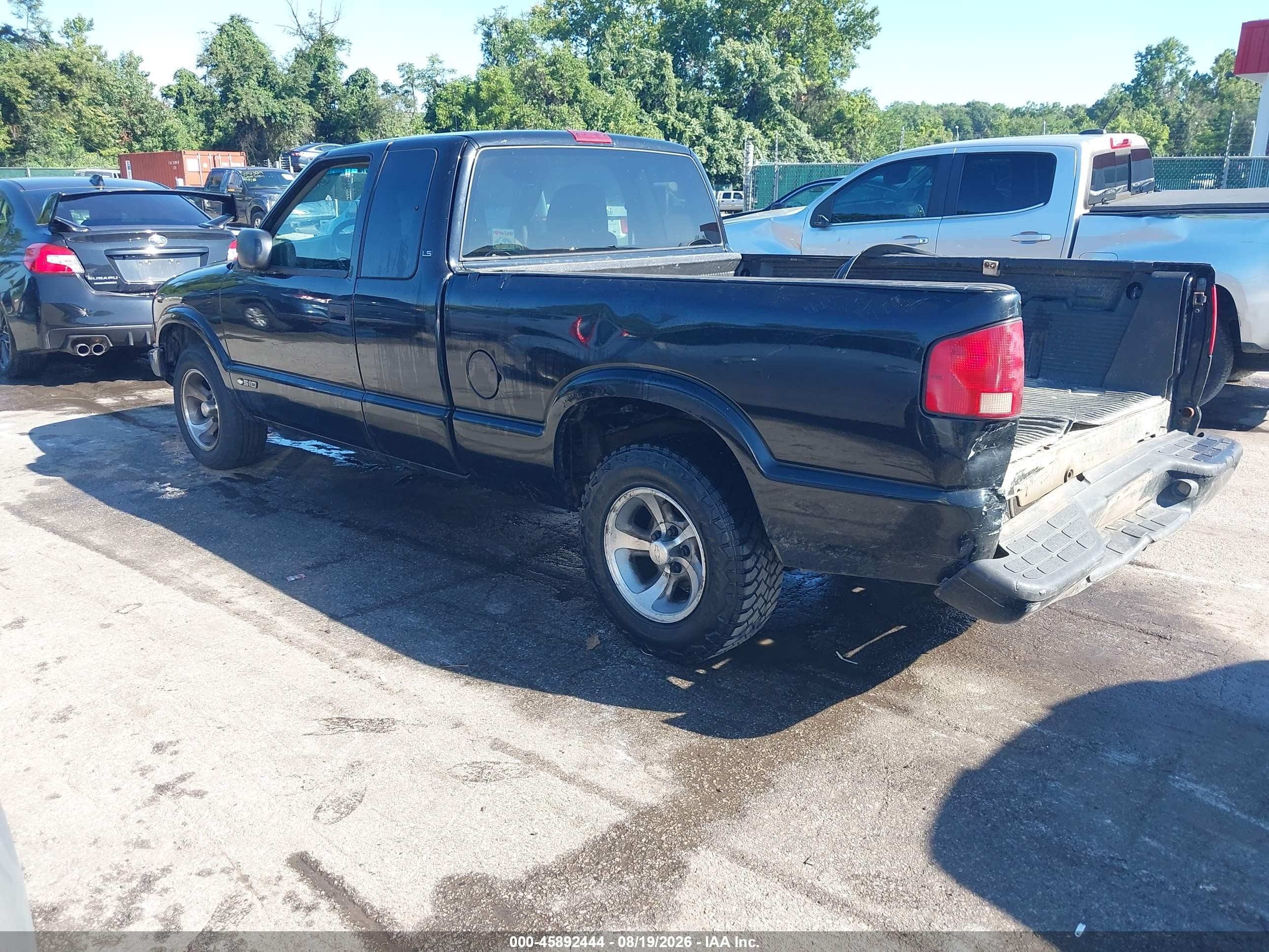 2002 Chevrolet S-10 Ls Black vin: 1GCCS195428172502