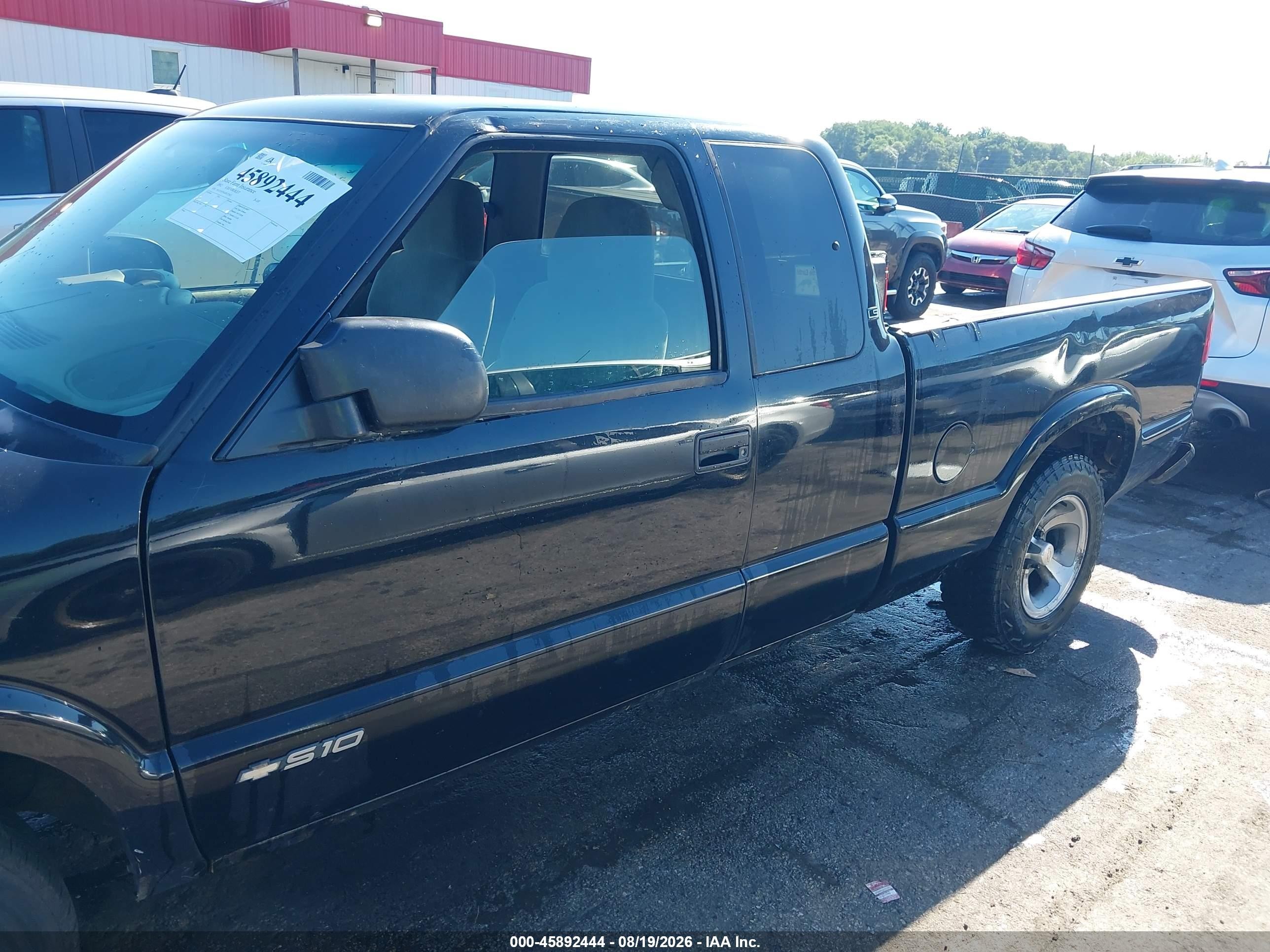 2002 Chevrolet S-10 Ls Black vin: 1GCCS195428172502