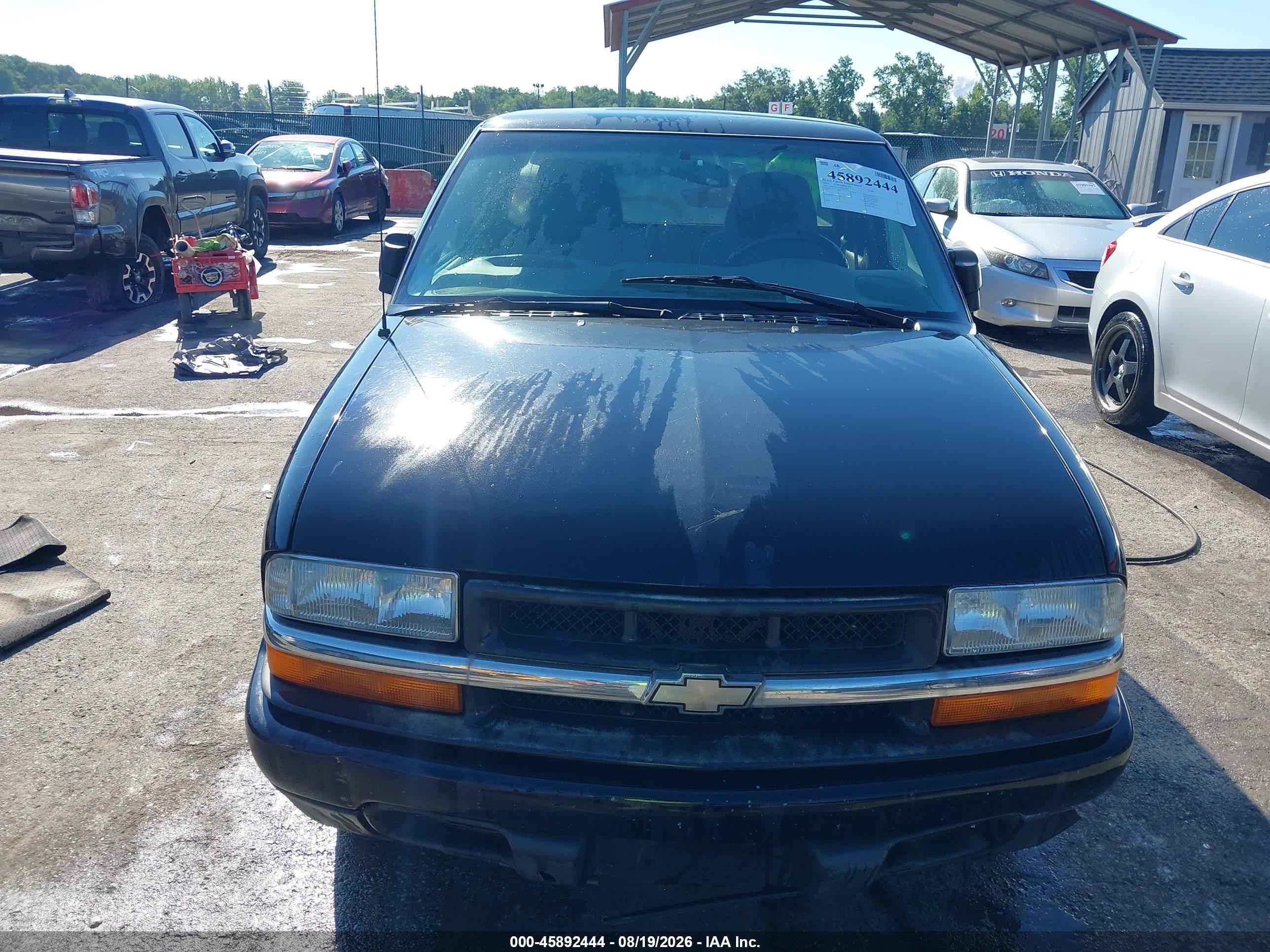 2002 Chevrolet S-10 Ls Black vin: 1GCCS195428172502