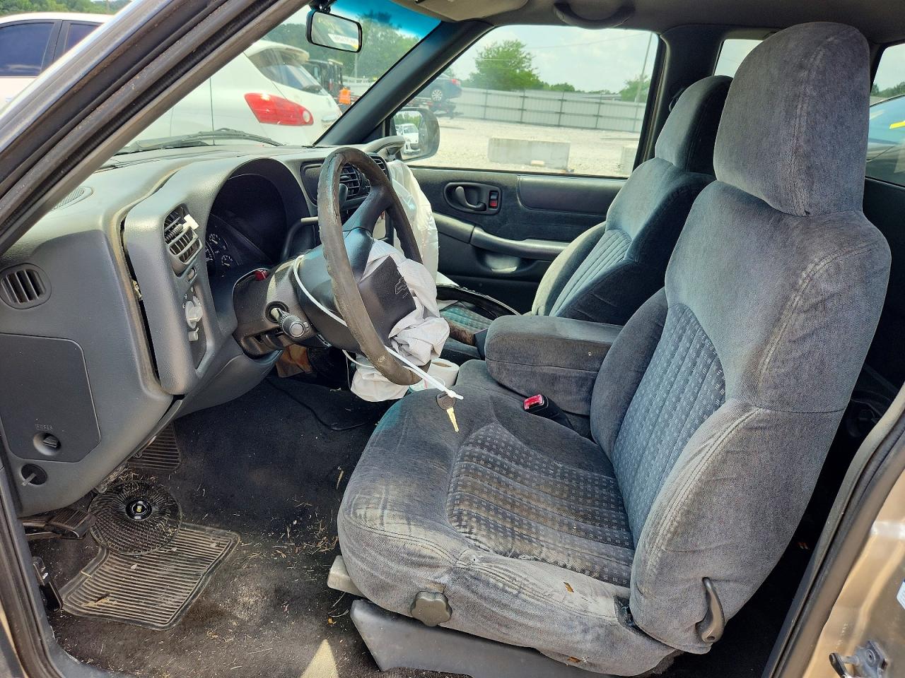 2000 Chevrolet S Truck S10 Gray vin: 1GCCS1954Y8245585
