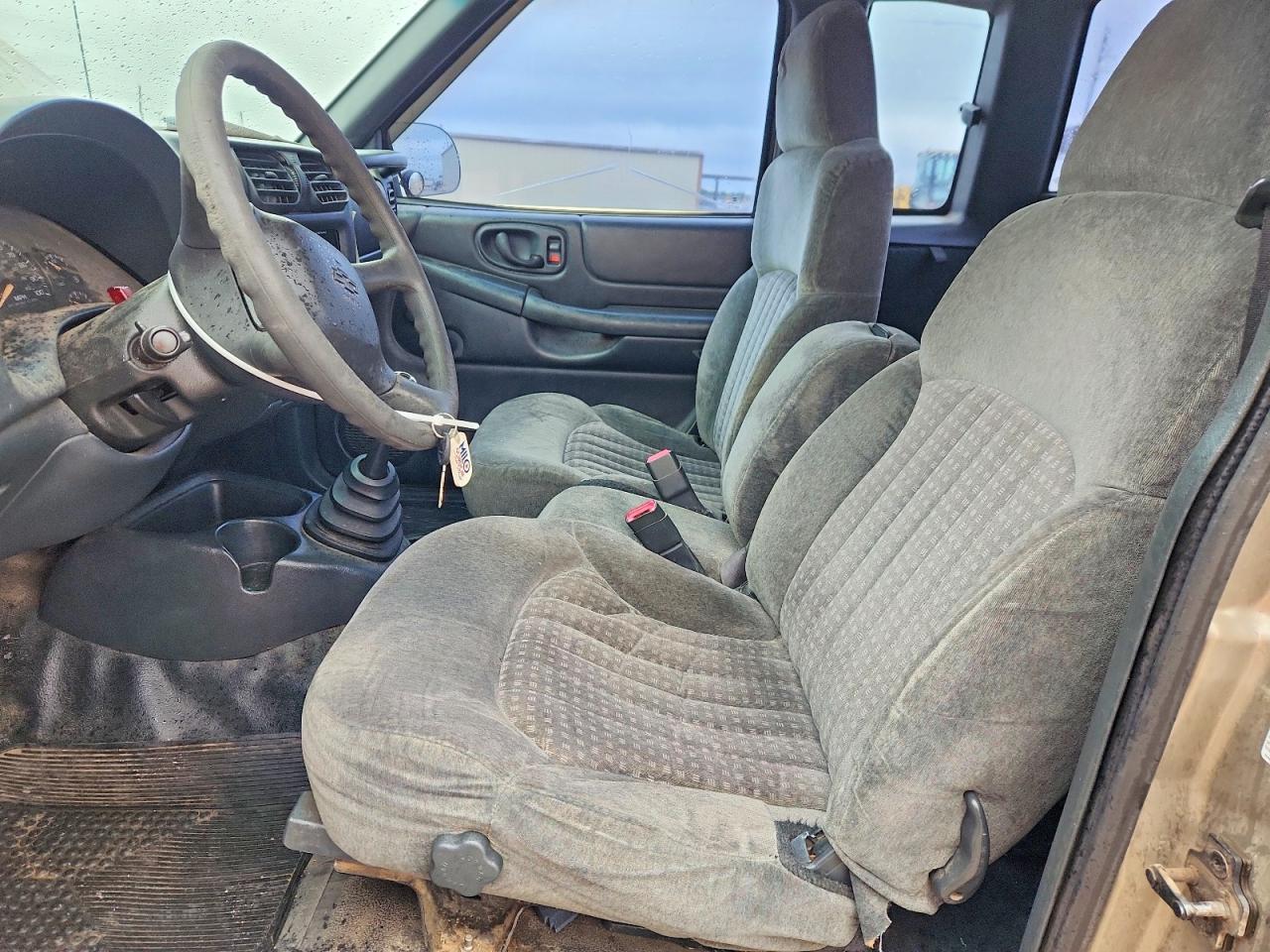 2002 Chevrolet S Truck S10 Silver vin: 1GCCS195528173531