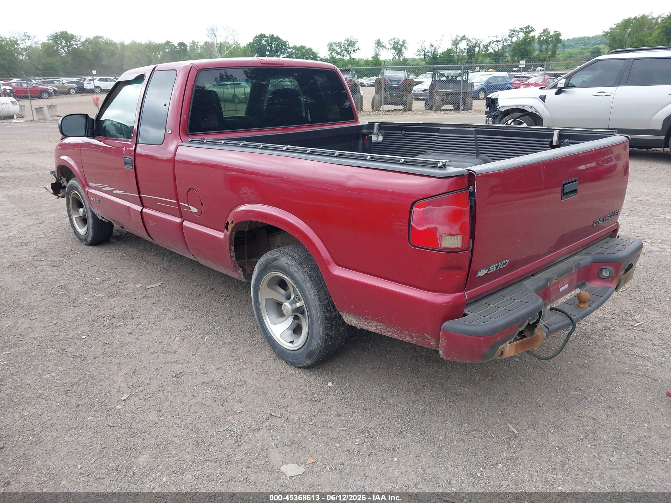 2000 Chevrolet S-10 Ls Red vin: 1GCCS1955Y8220193