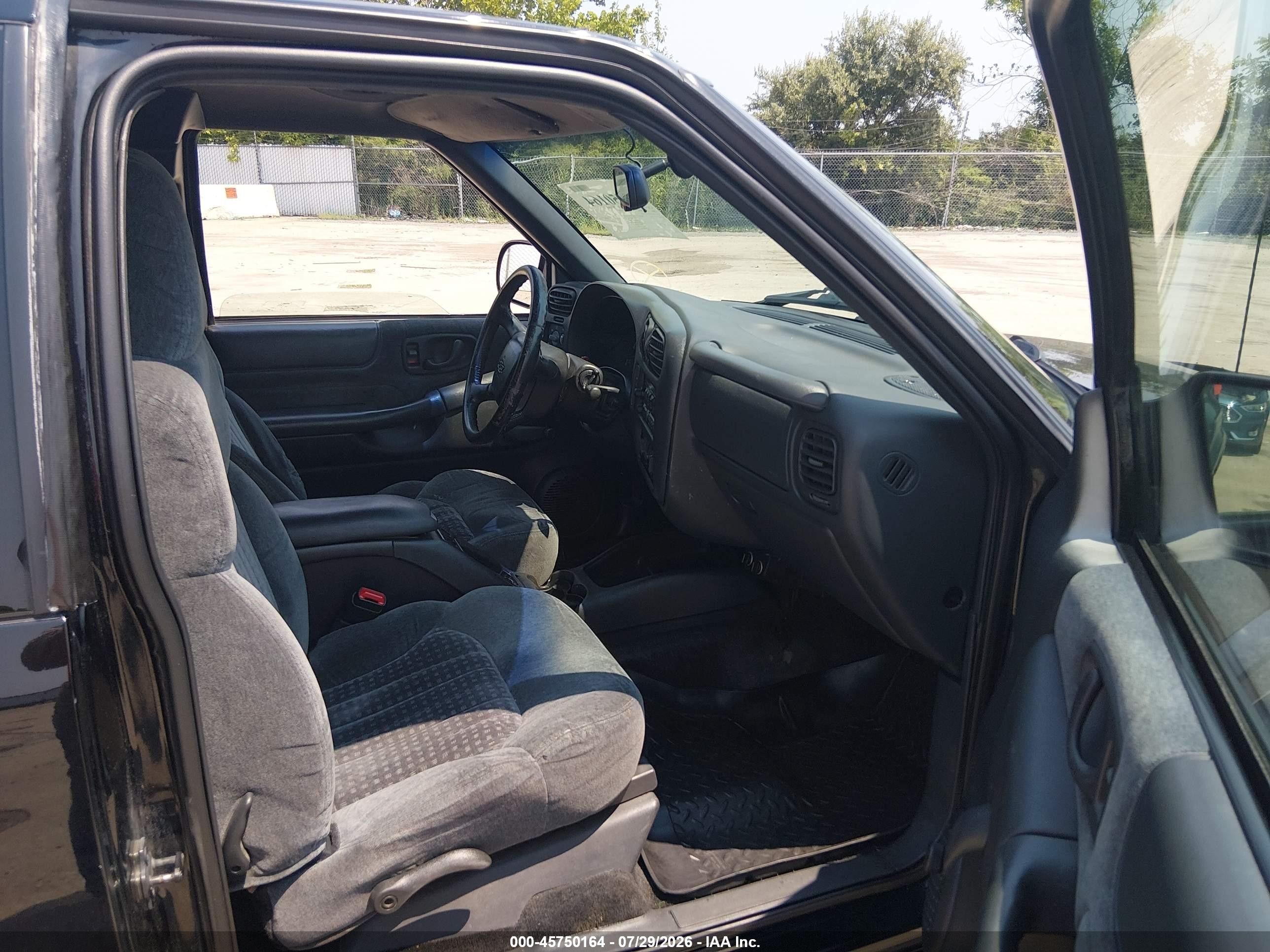 2000 Chevrolet S-10 Ls Black vin: 1GCCS1955Y8302621