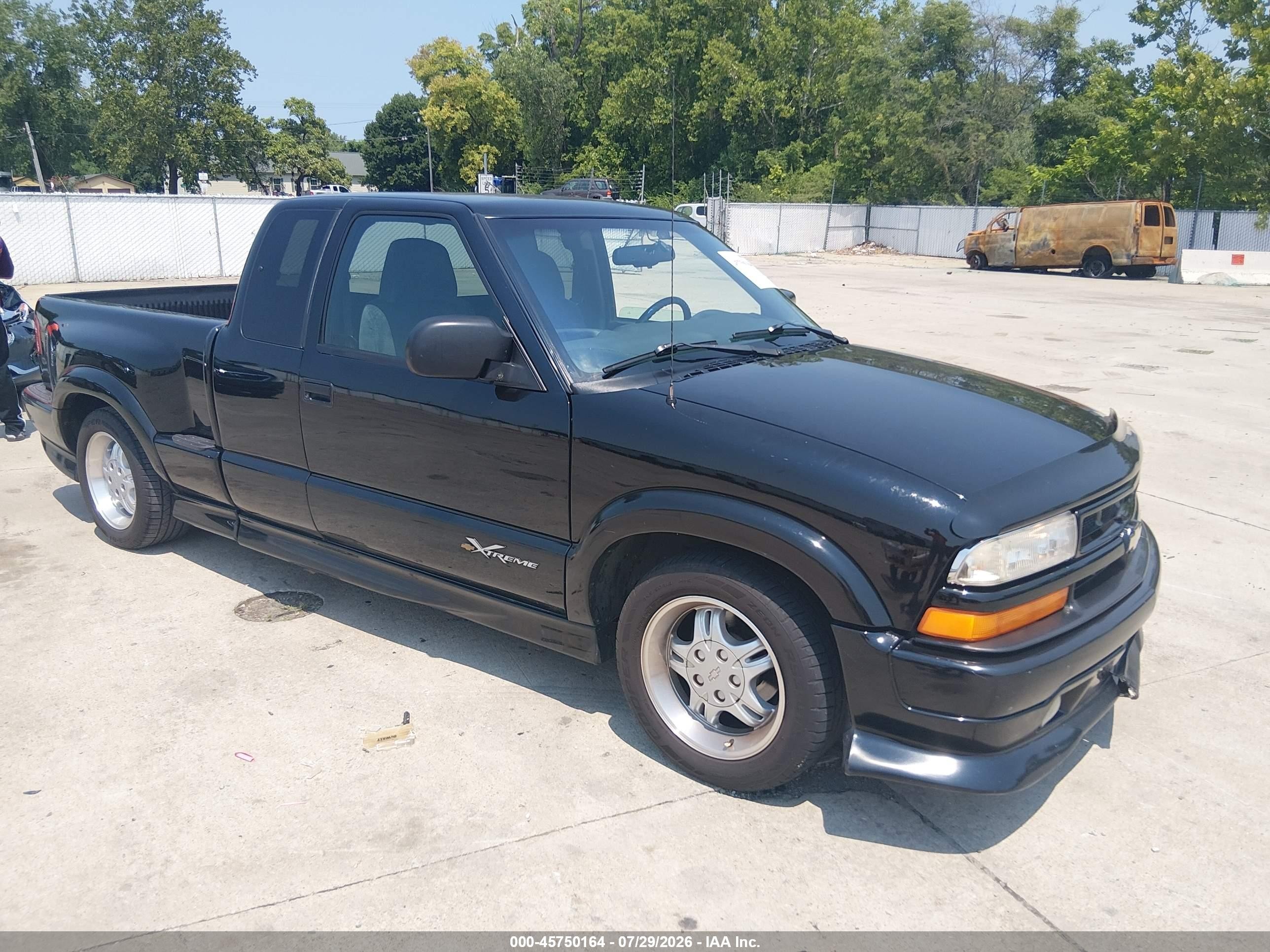 2000 Chevrolet S-10 Ls Black vin: 1GCCS1955Y8302621
