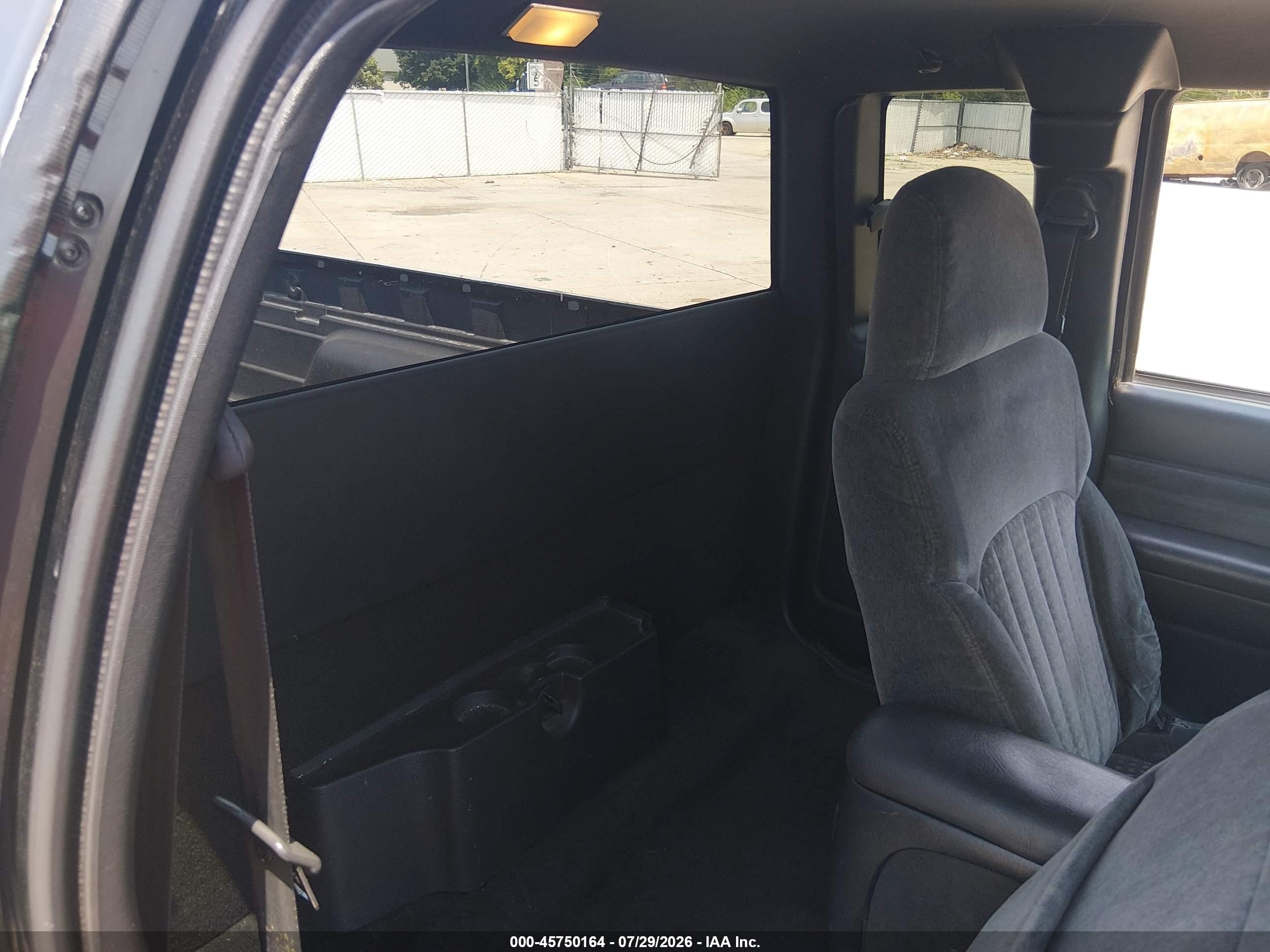 2000 Chevrolet S-10 Ls Black vin: 1GCCS1955Y8302621
