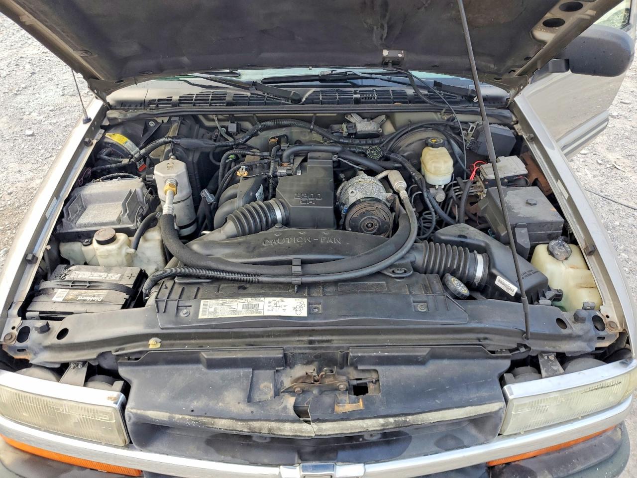 2001 Chevrolet S Truck S10 Gray vin: 1GCCS195618111182