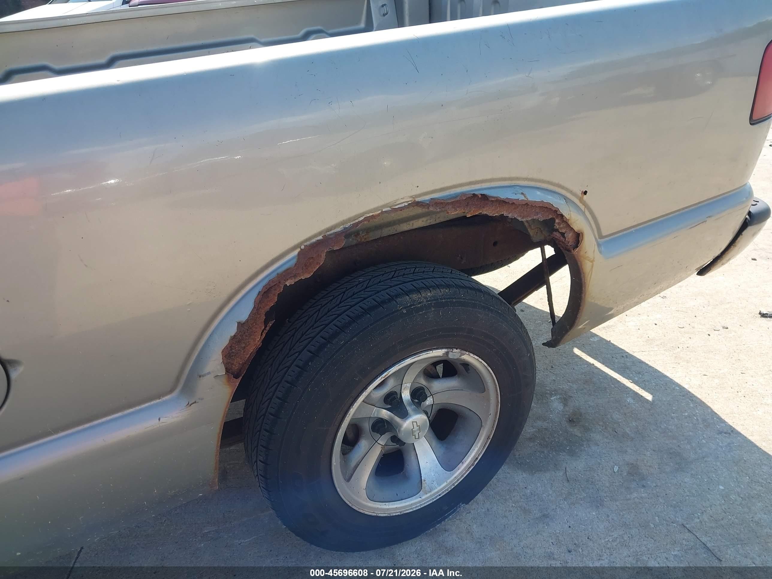 2002 Chevrolet S-10 Ls Gold vin: 1GCCS195628108834