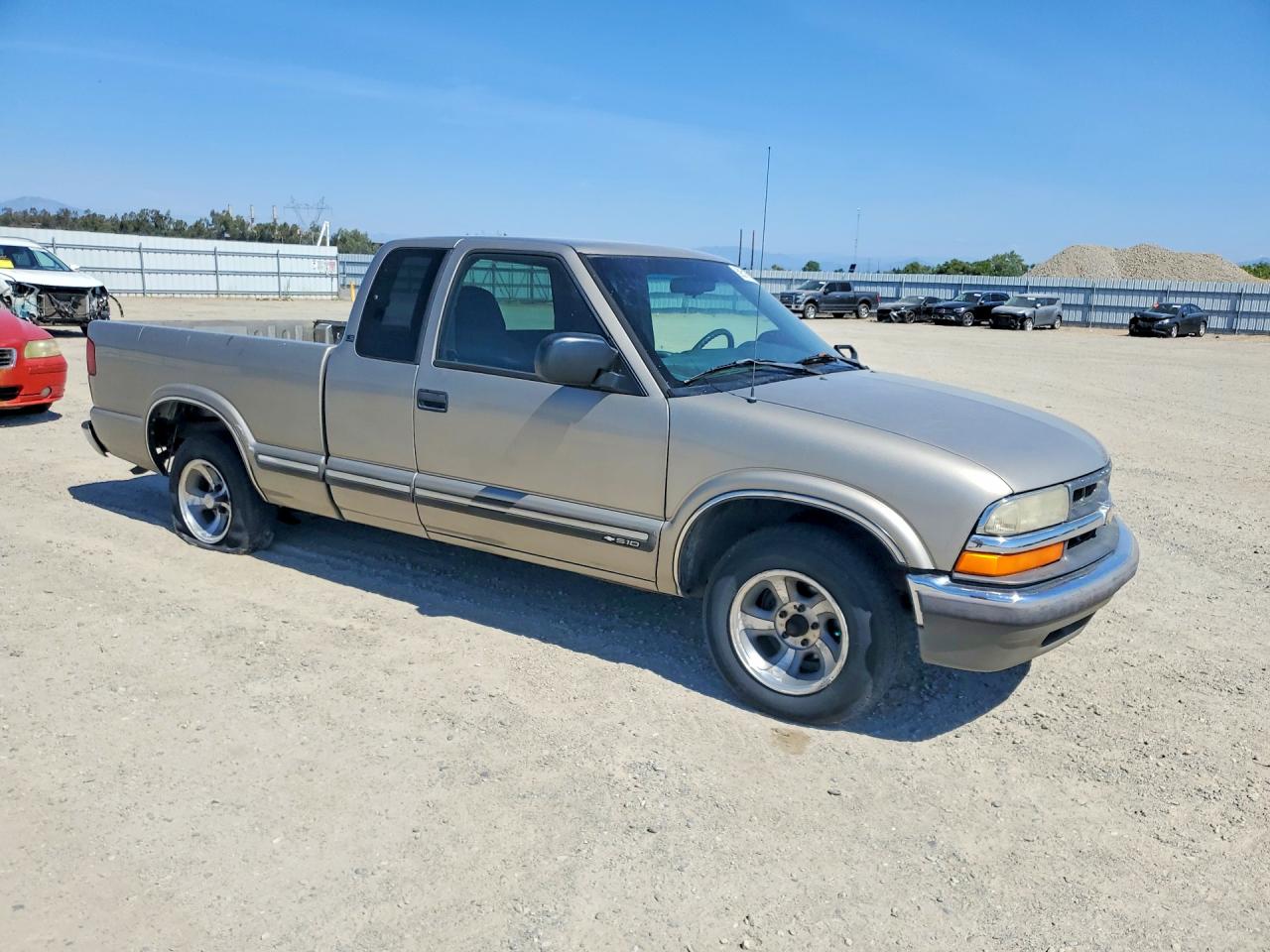 2000 Chevrolet S Truck S10 Beige vin: 1GCCS1956YK269678