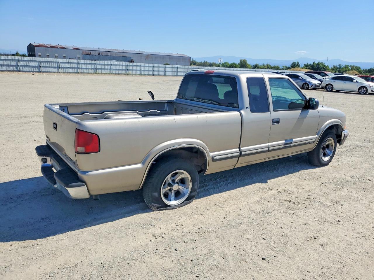 2000 Chevrolet S Truck S10 Beige vin: 1GCCS1956YK269678