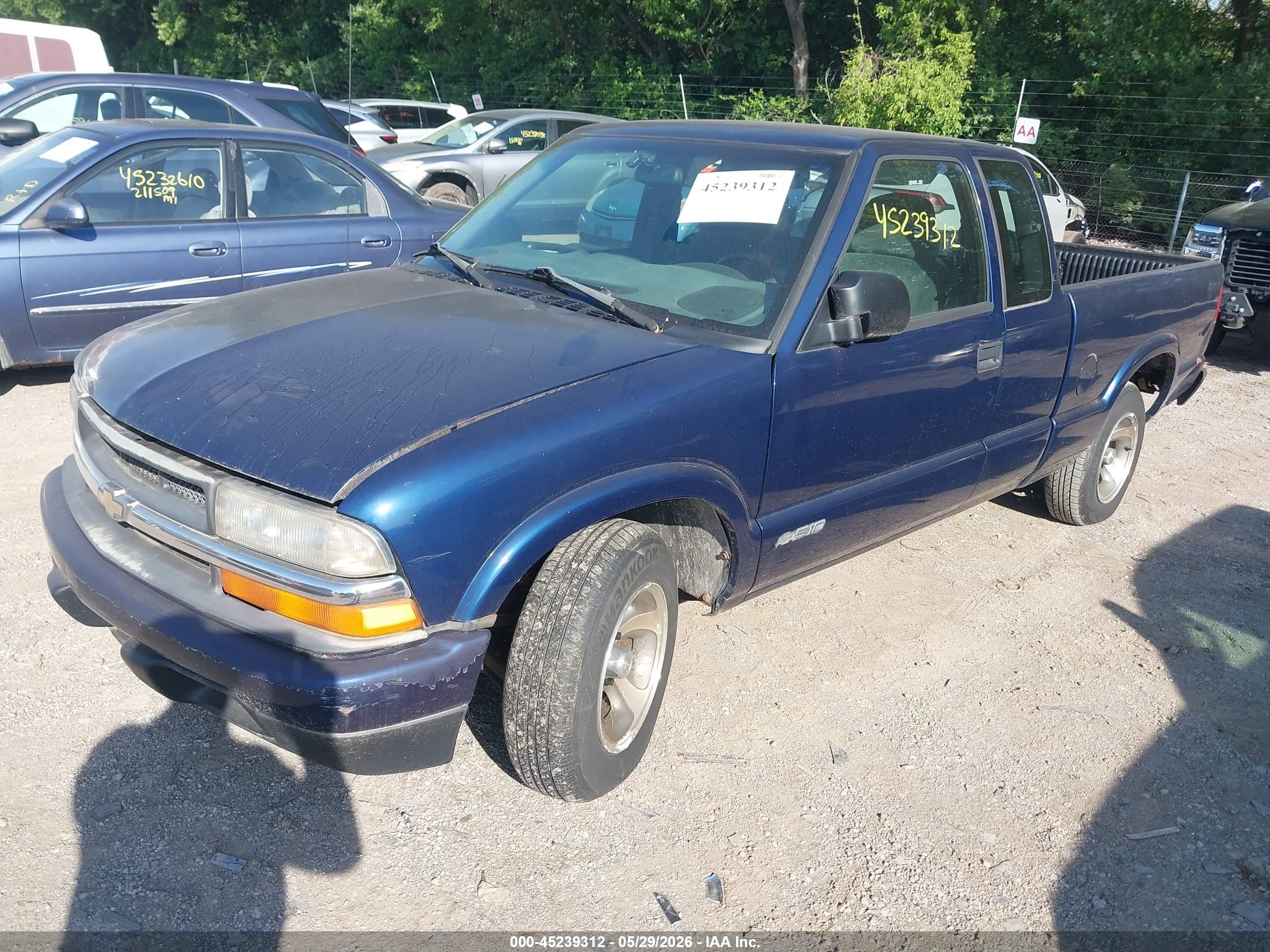 2000 Chevrolet S-10 Ls Blue vin: 1GCCS1956YK296640