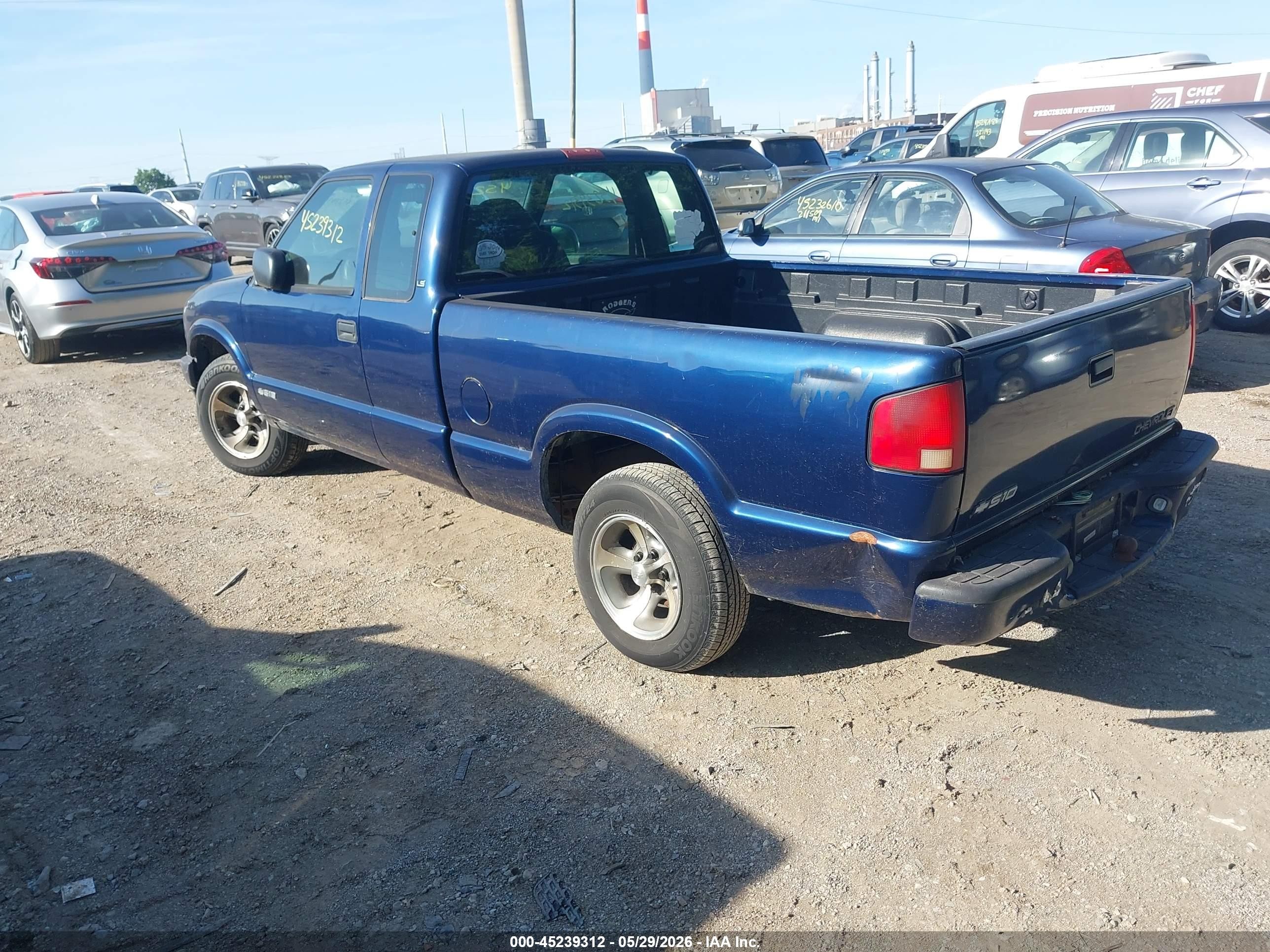 2000 Chevrolet S-10 Ls Blue vin: 1GCCS1956YK296640