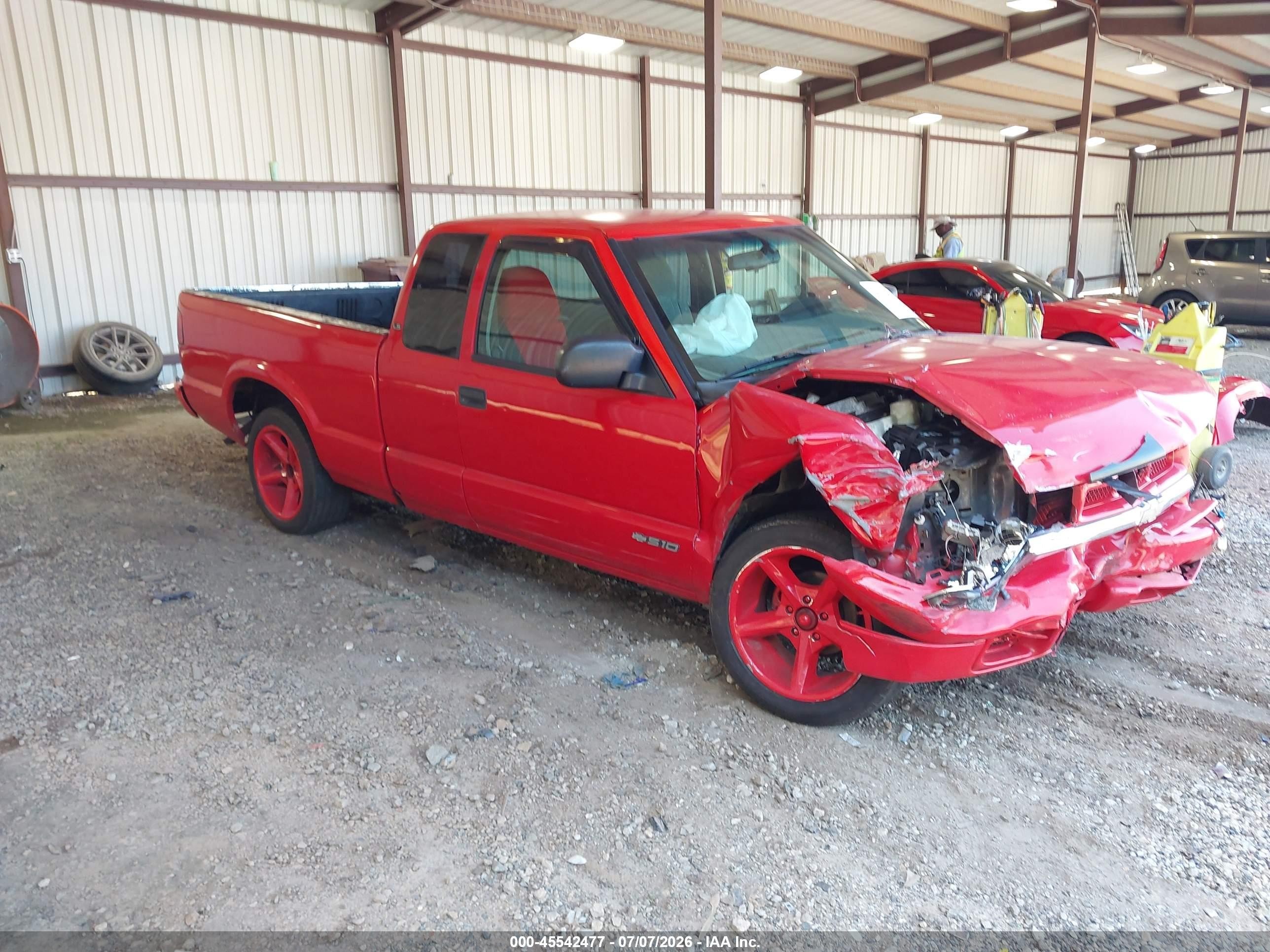 2000 Chevrolet S-10 Ls Красный vin: 1GCCS1957YK226161