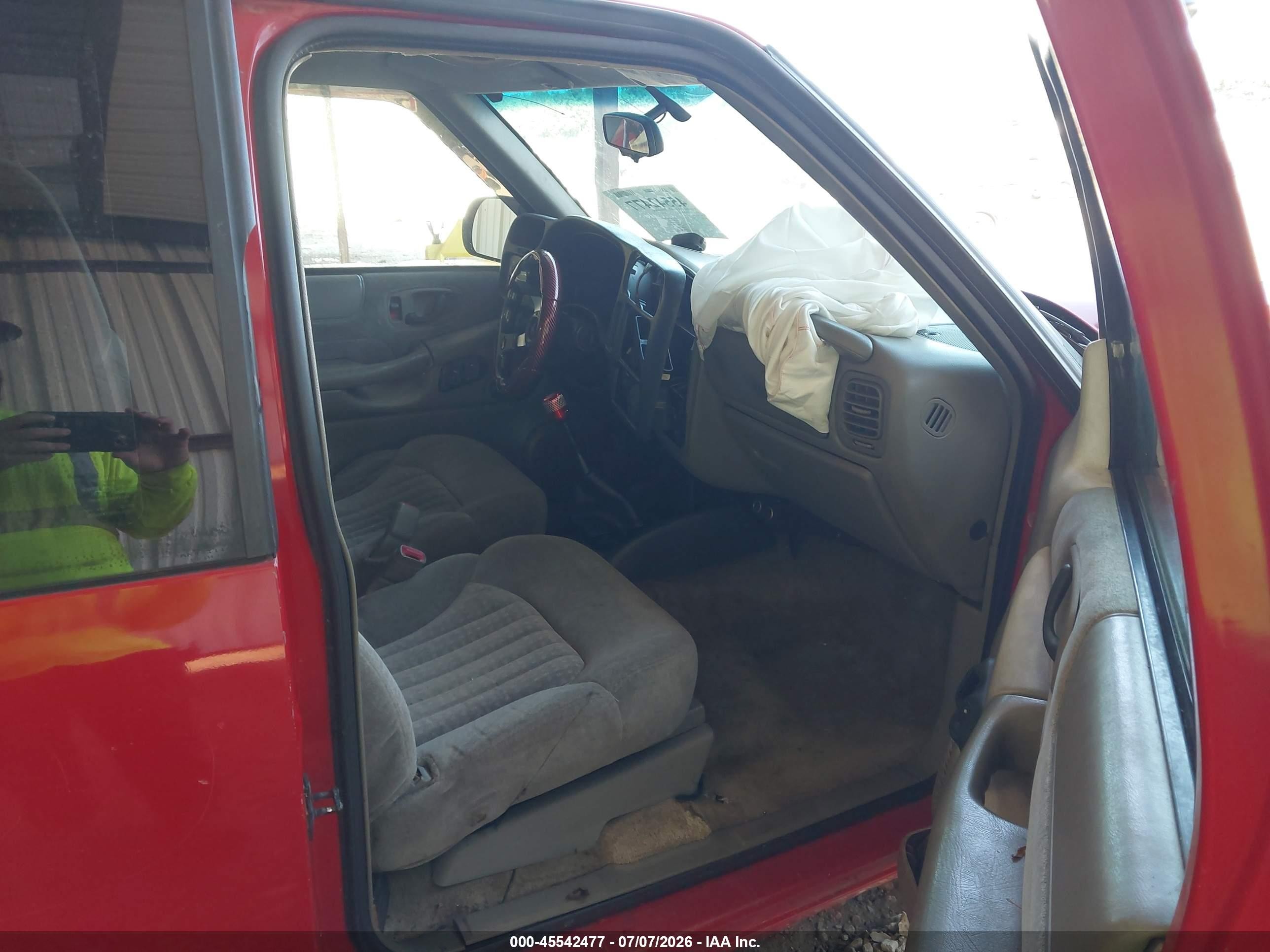2000 Chevrolet S-10 Ls Red vin: 1GCCS1957YK226161
