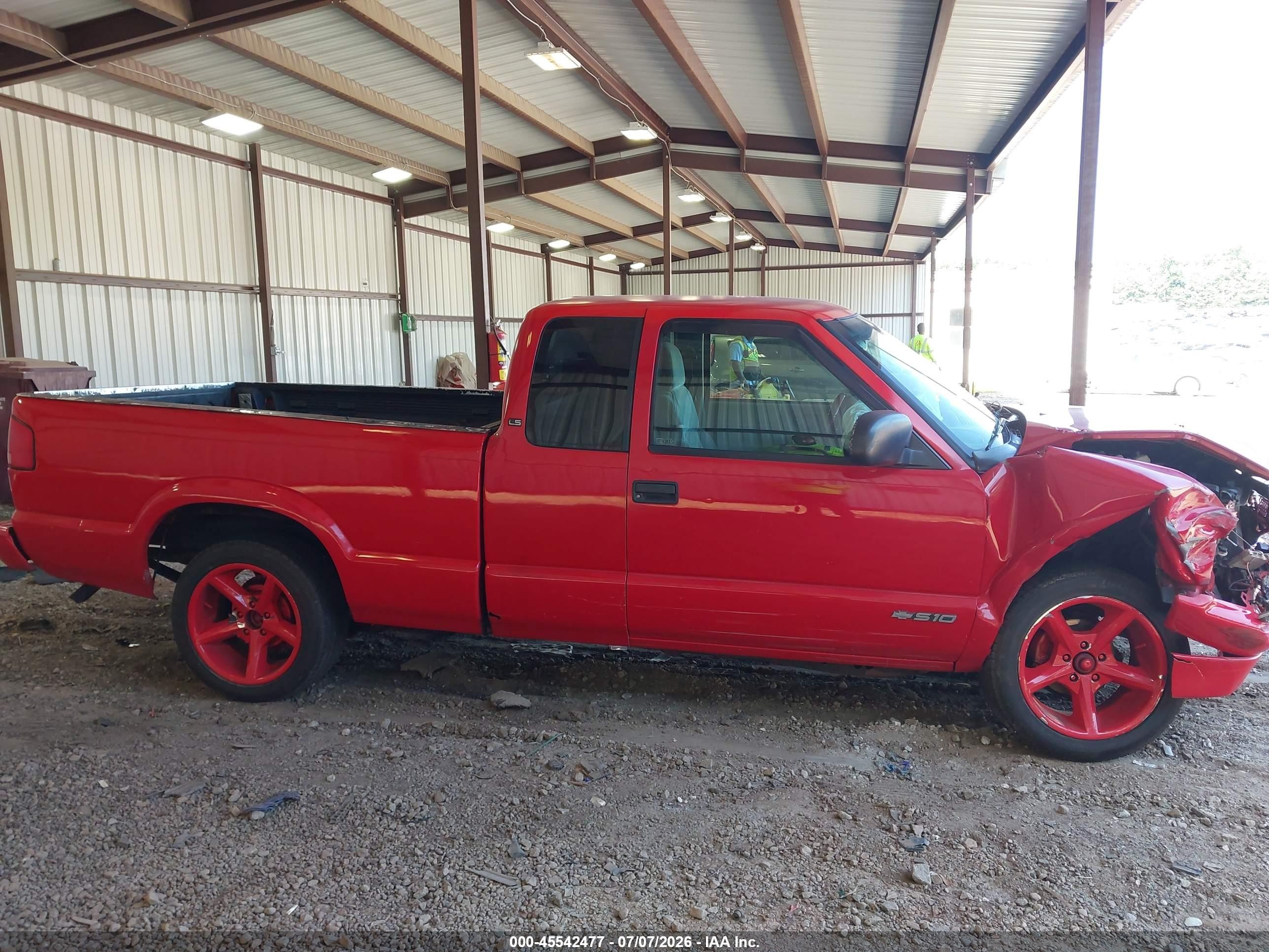 2000 Chevrolet S-10 Ls Red vin: 1GCCS1957YK226161