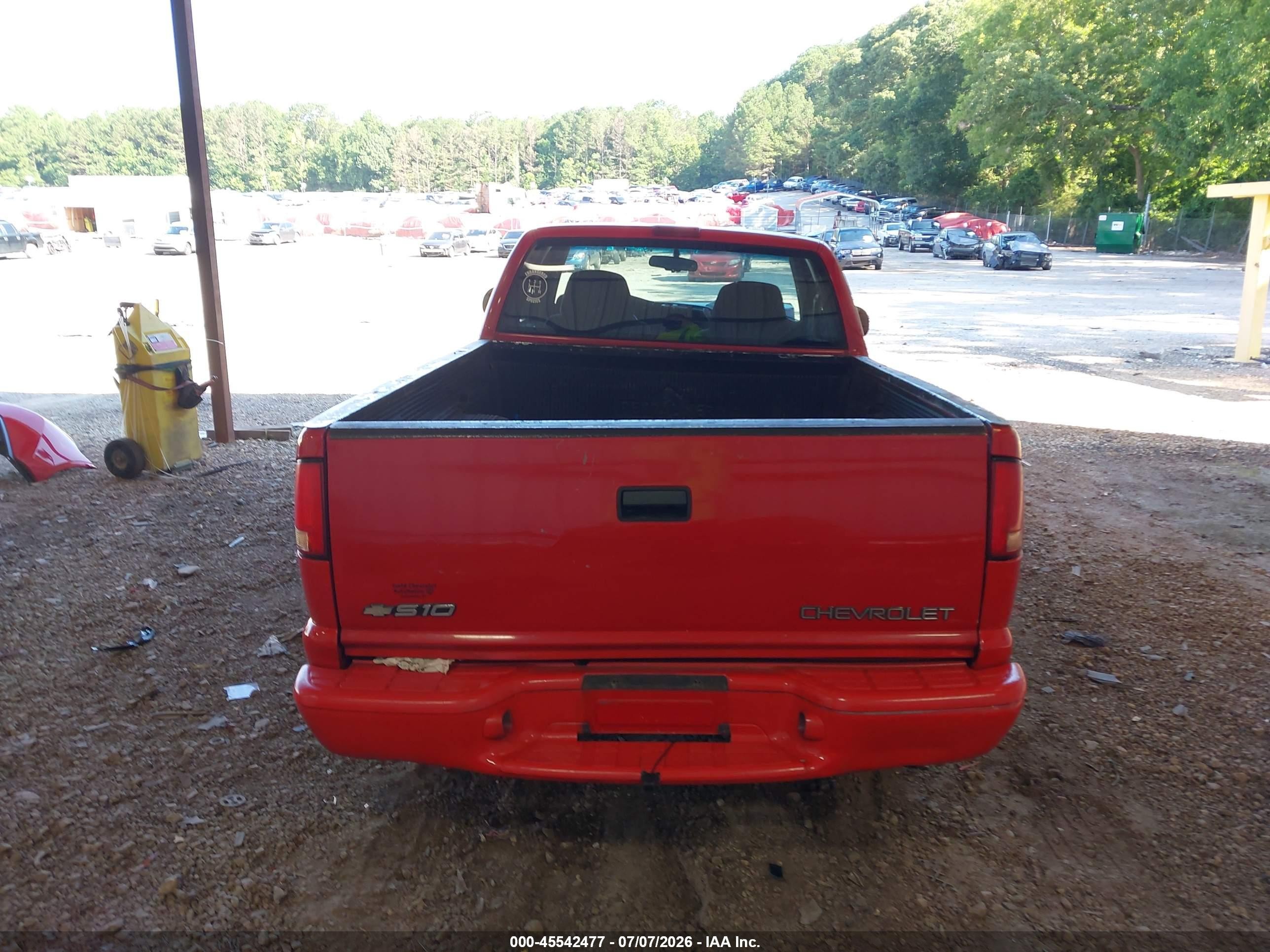 2000 Chevrolet S-10 Ls Red vin: 1GCCS1957YK226161