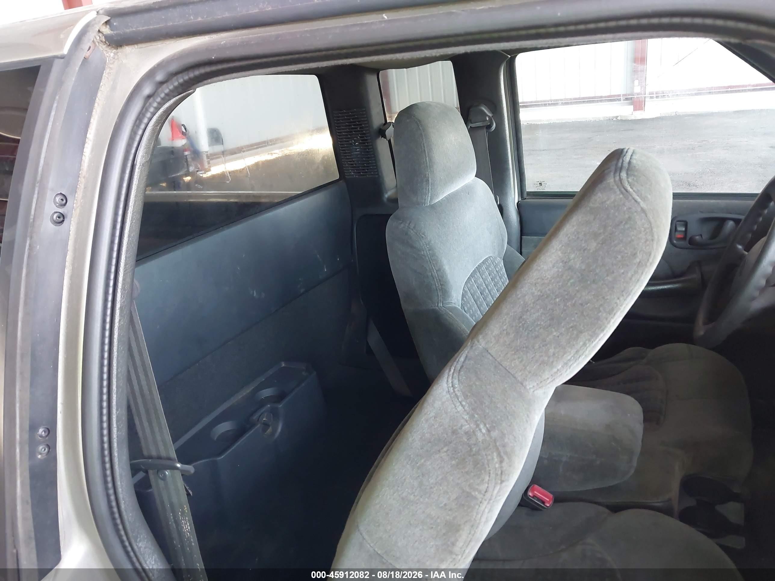 2000 Chevrolet S-10 Ls Tan vin: 1GCCS1957YK263050