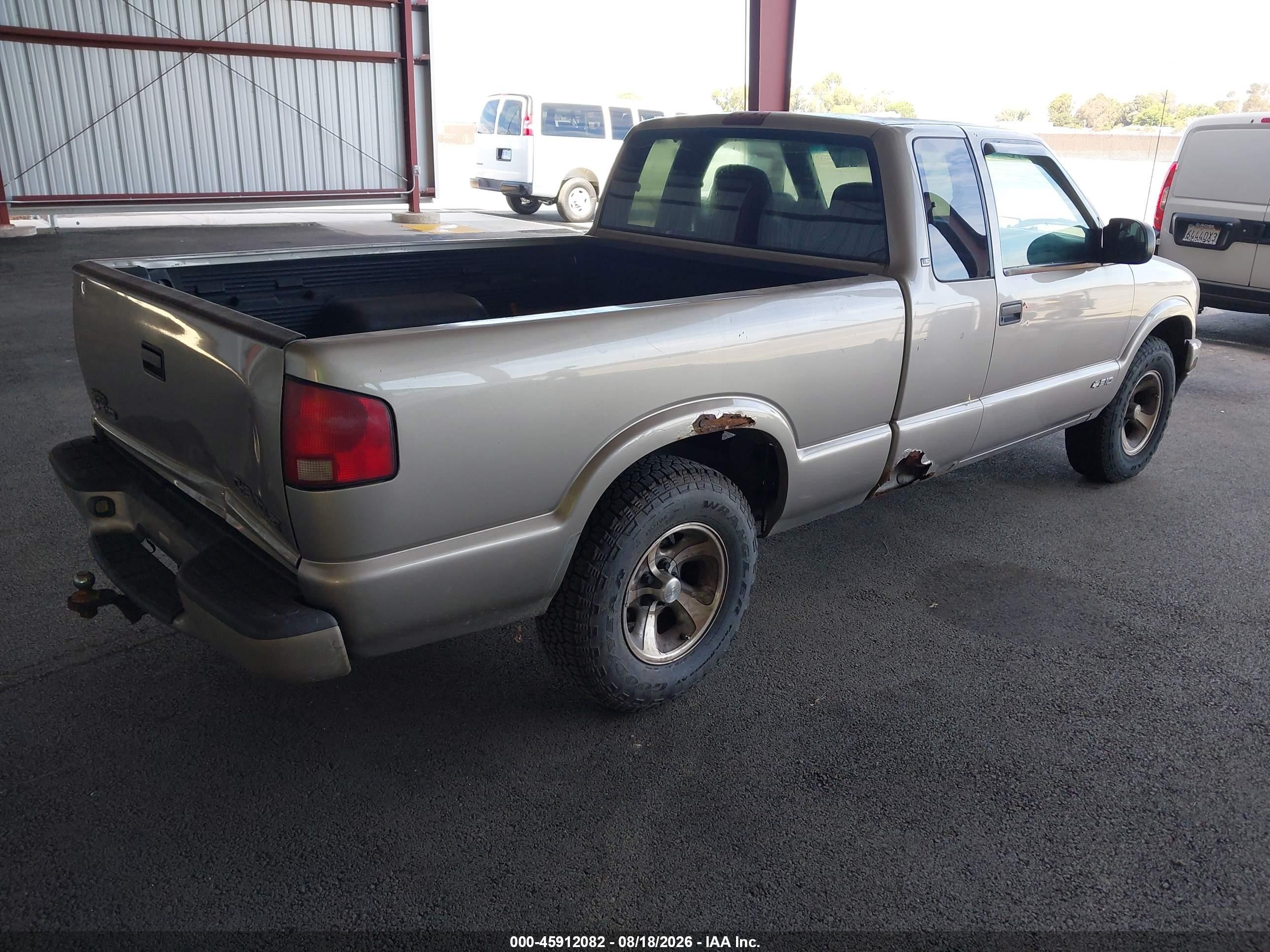 2000 Chevrolet S-10 Ls Tan vin: 1GCCS1957YK263050