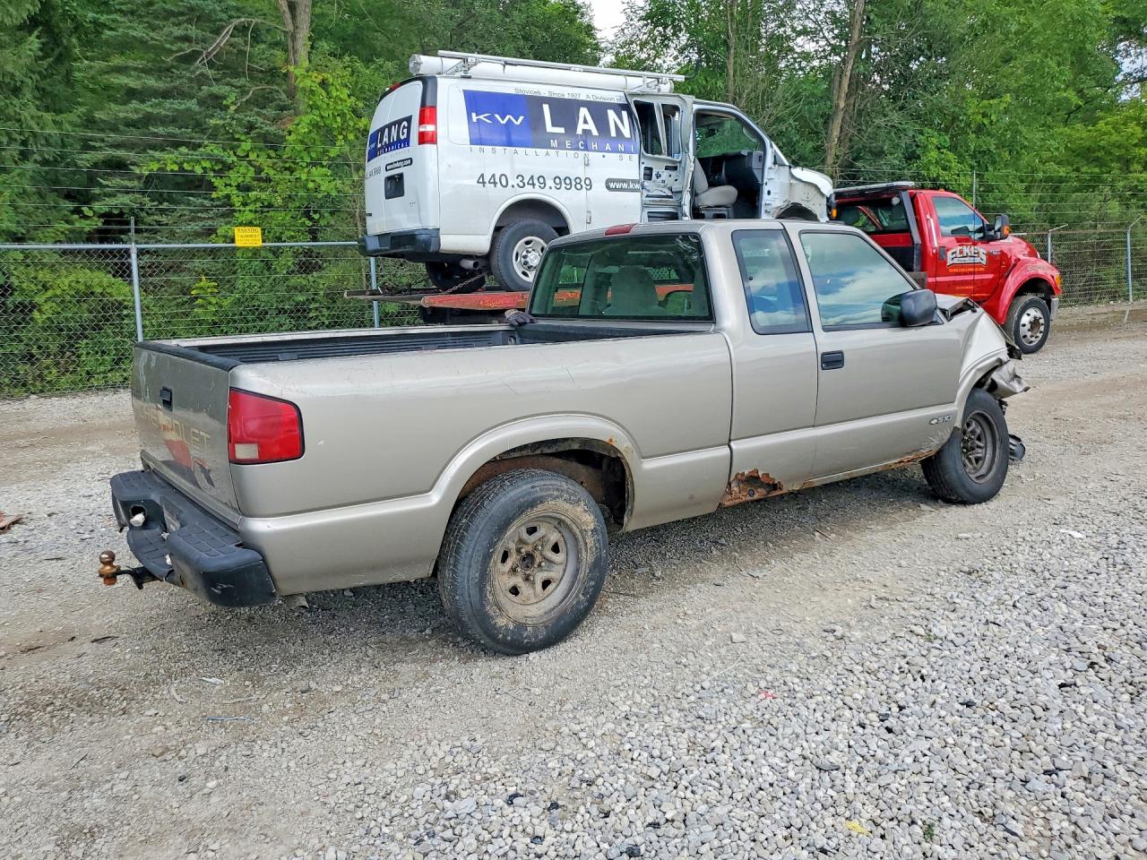 2001 Chevrolet S Truck S10 Gold vin: 1GCCS195X18121472