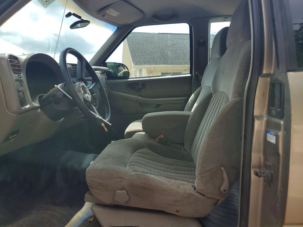 2001 Chevrolet S Truck S10 Gold vin: 1GCCS195X18121472