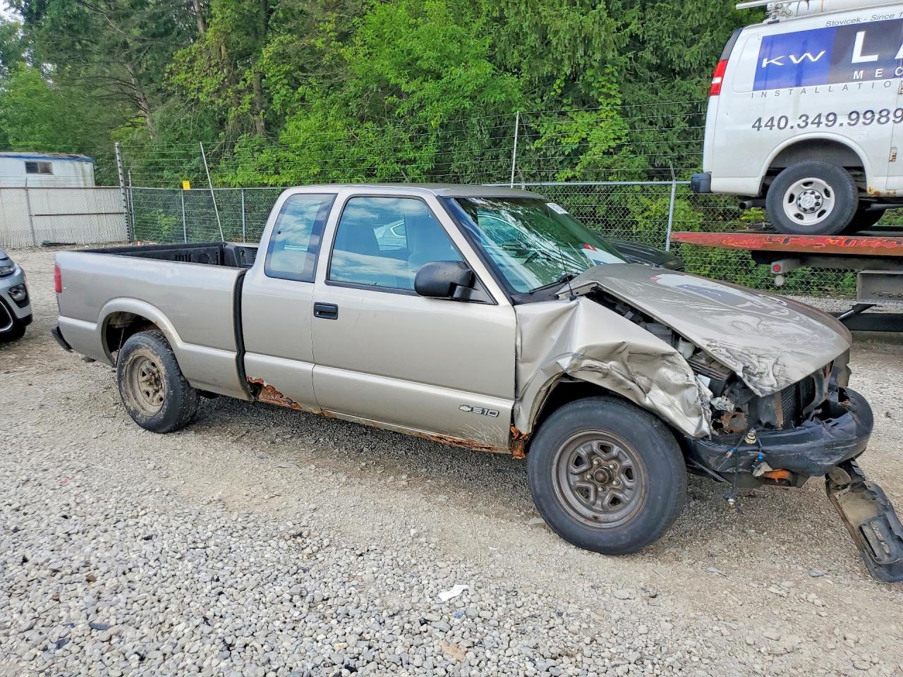 2001 Chevrolet S Truck S10 Gold vin: 1GCCS195X18121472