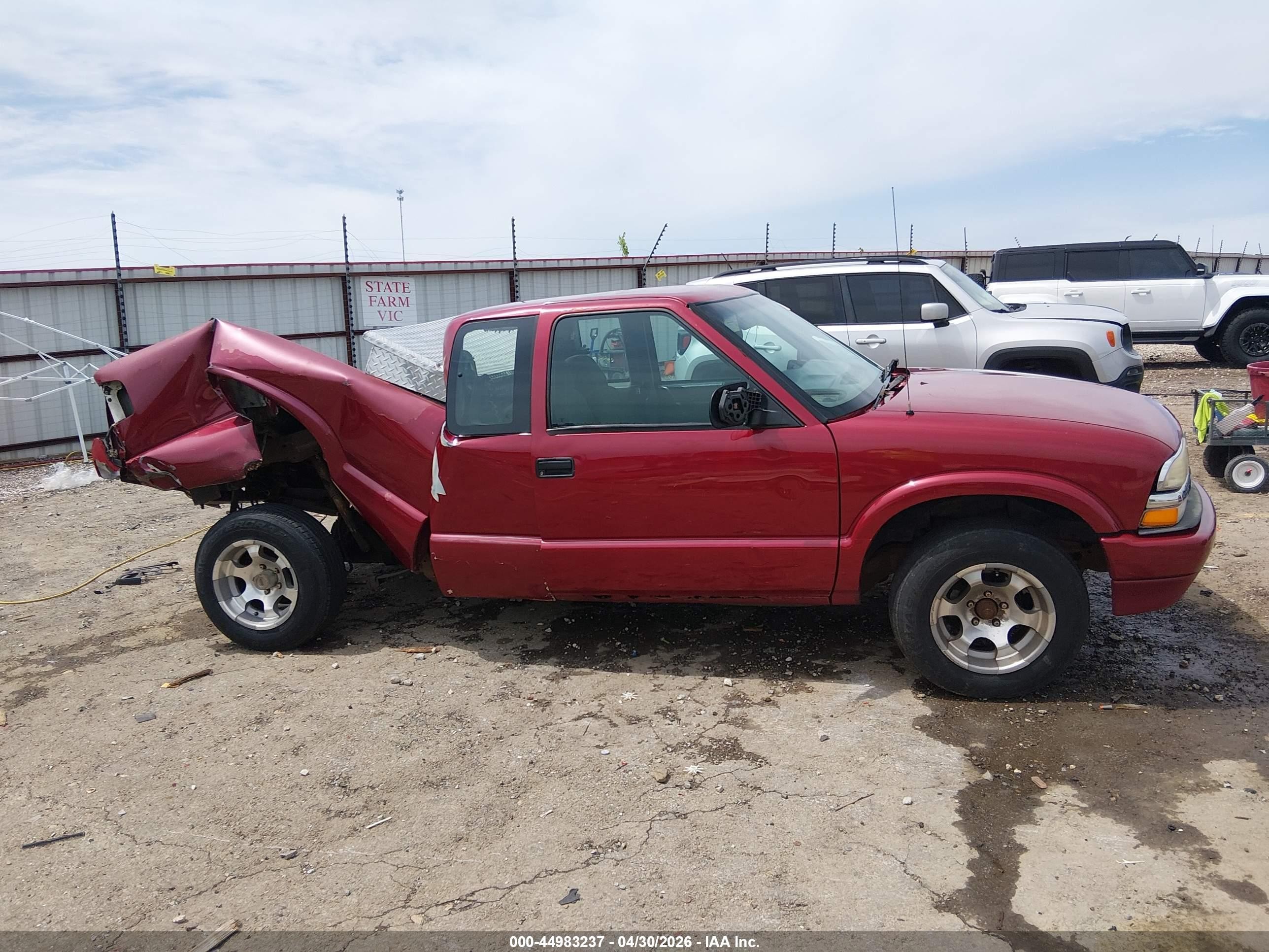 2001 Chevrolet S-10 Ls Red vin: 1GCCS195X1K177544