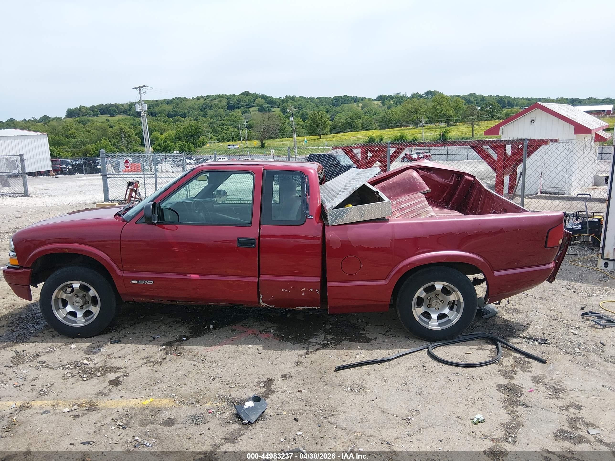 2001 Chevrolet S-10 Ls Red vin: 1GCCS195X1K177544